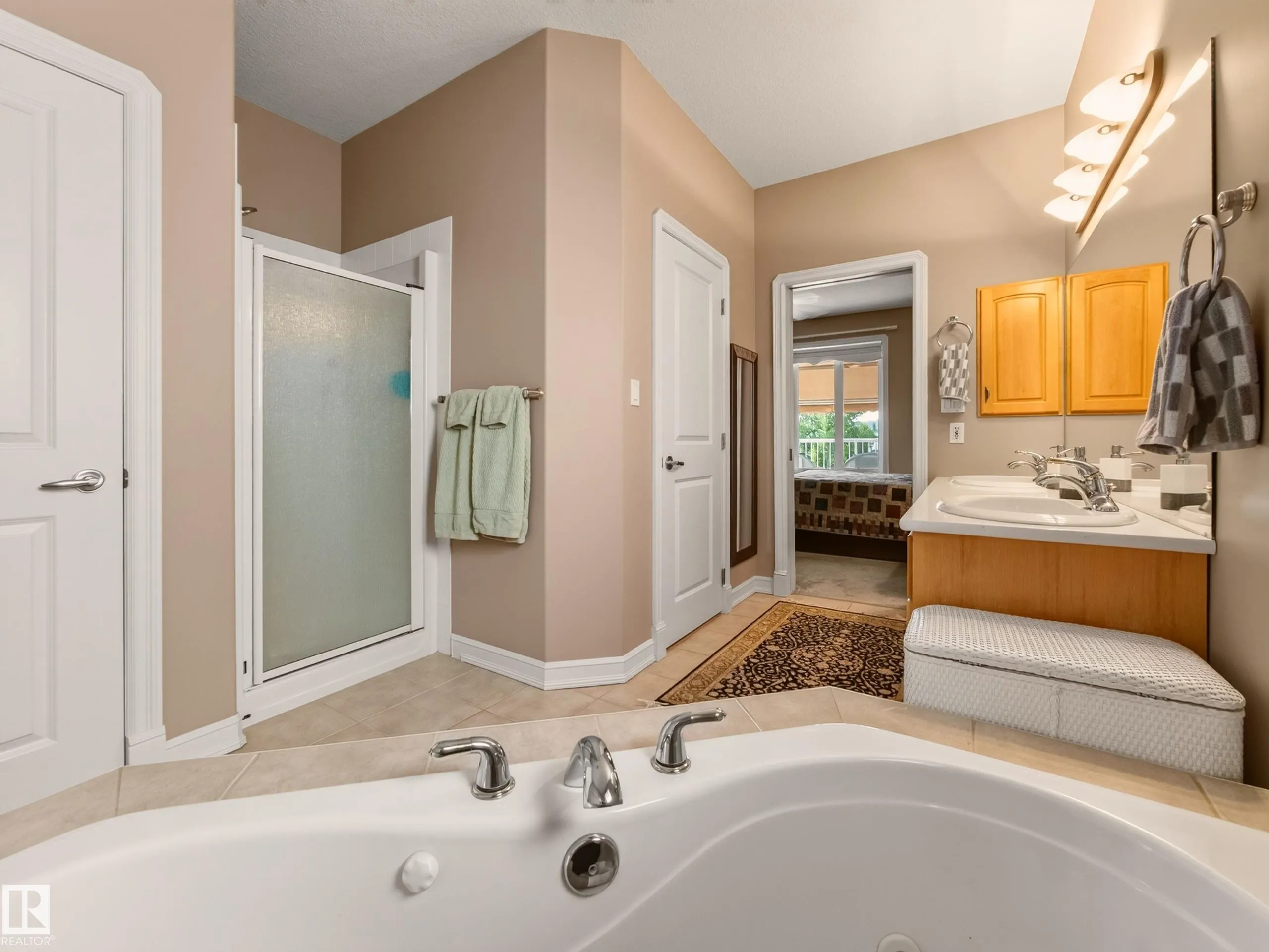 40 MEADOWVIEW Point(e)