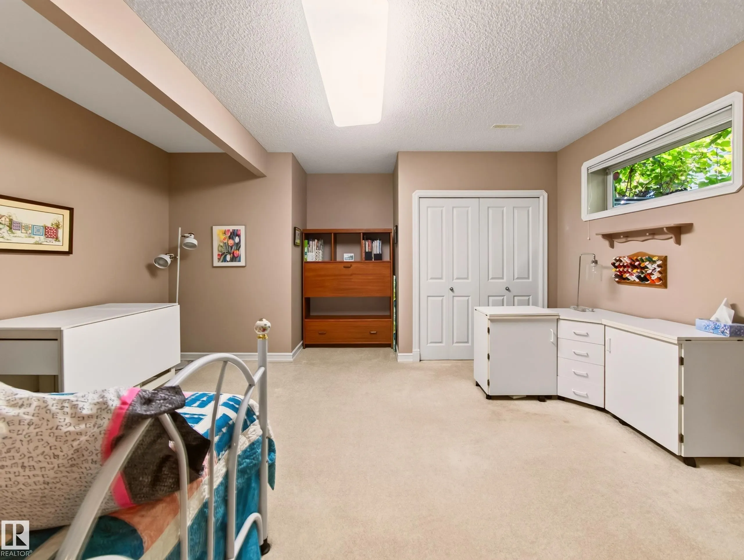 40 MEADOWVIEW Point(e)