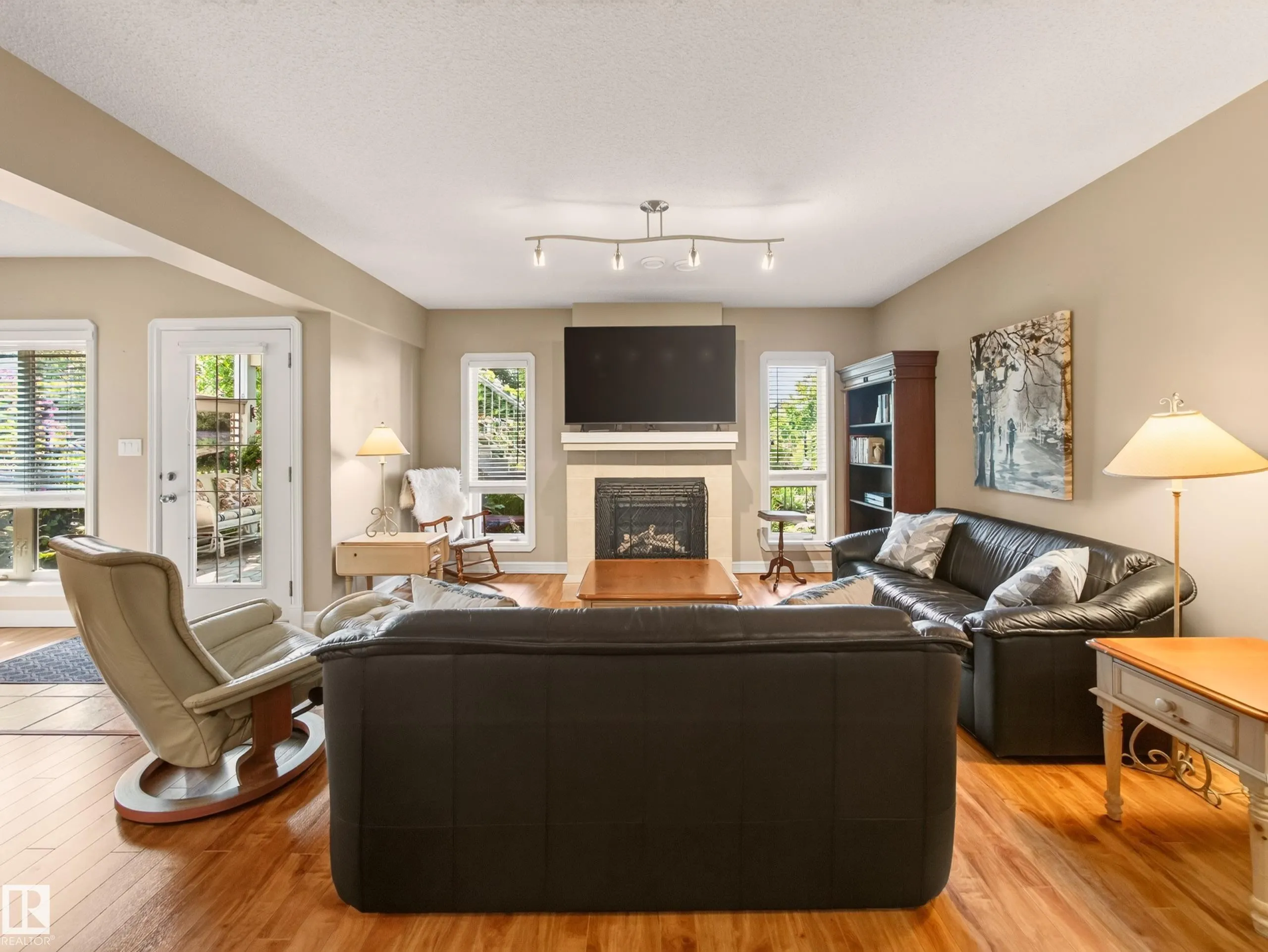 40 MEADOWVIEW Point(e)