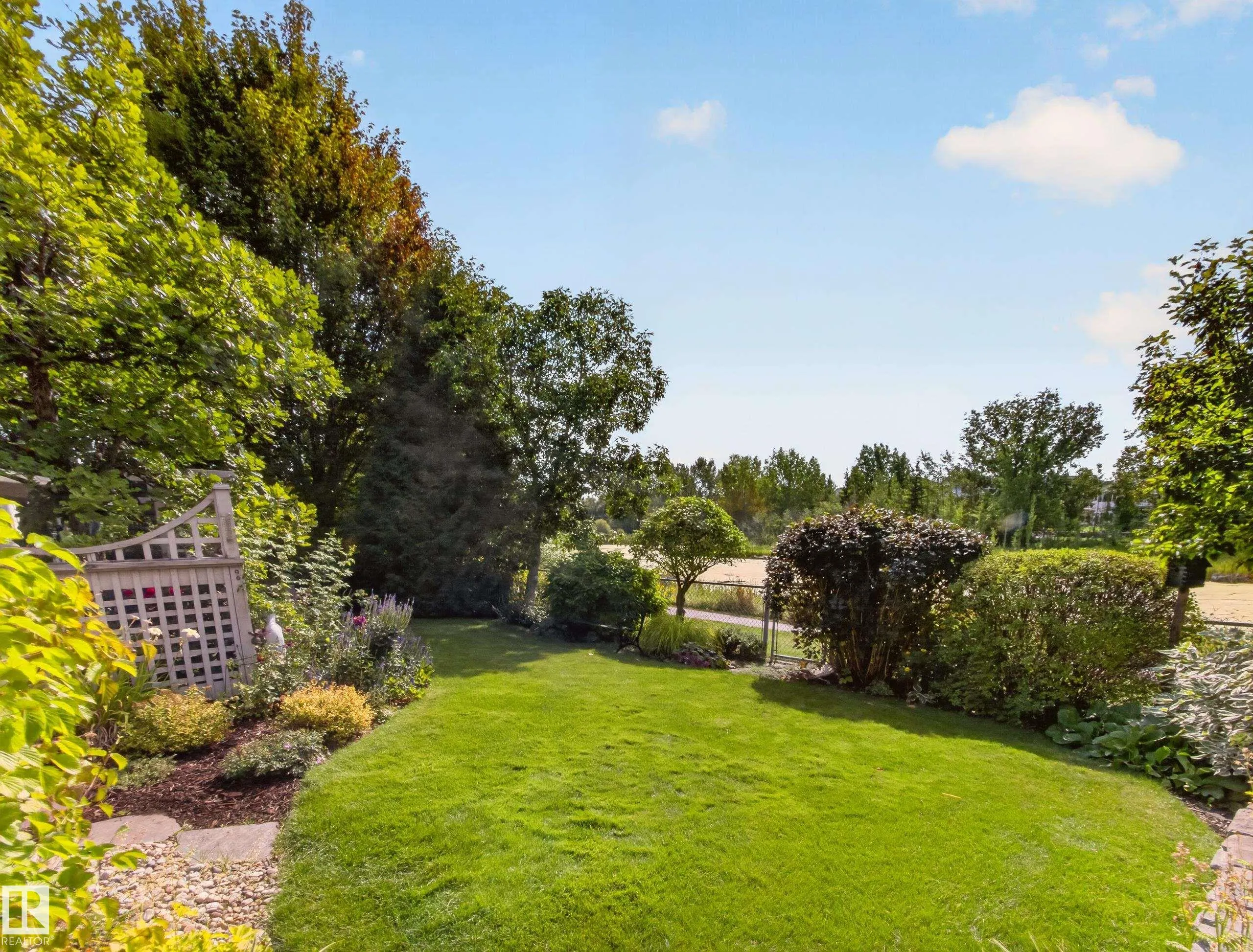 40 MEADOWVIEW Point(e)