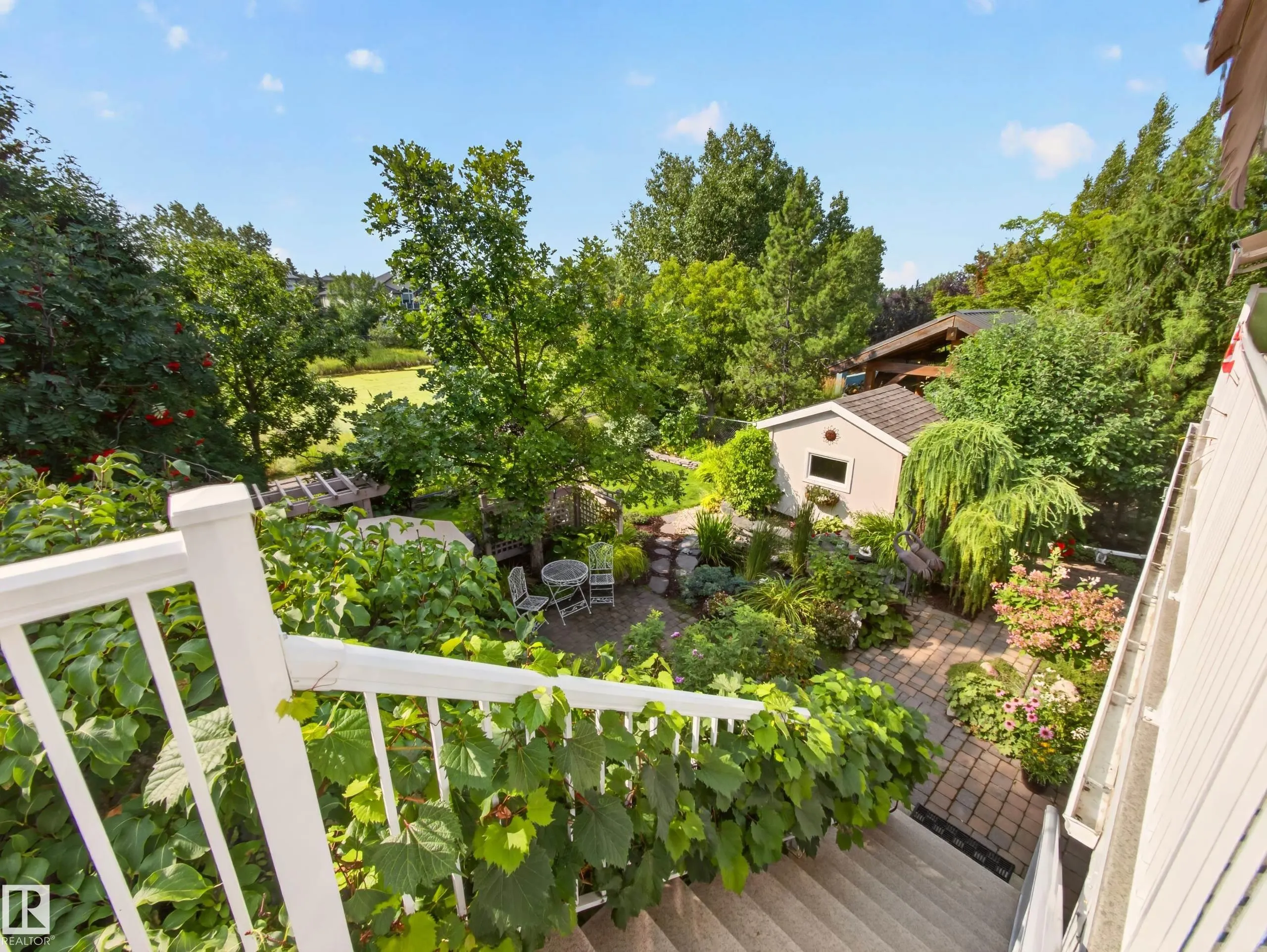 40 MEADOWVIEW Point(e)