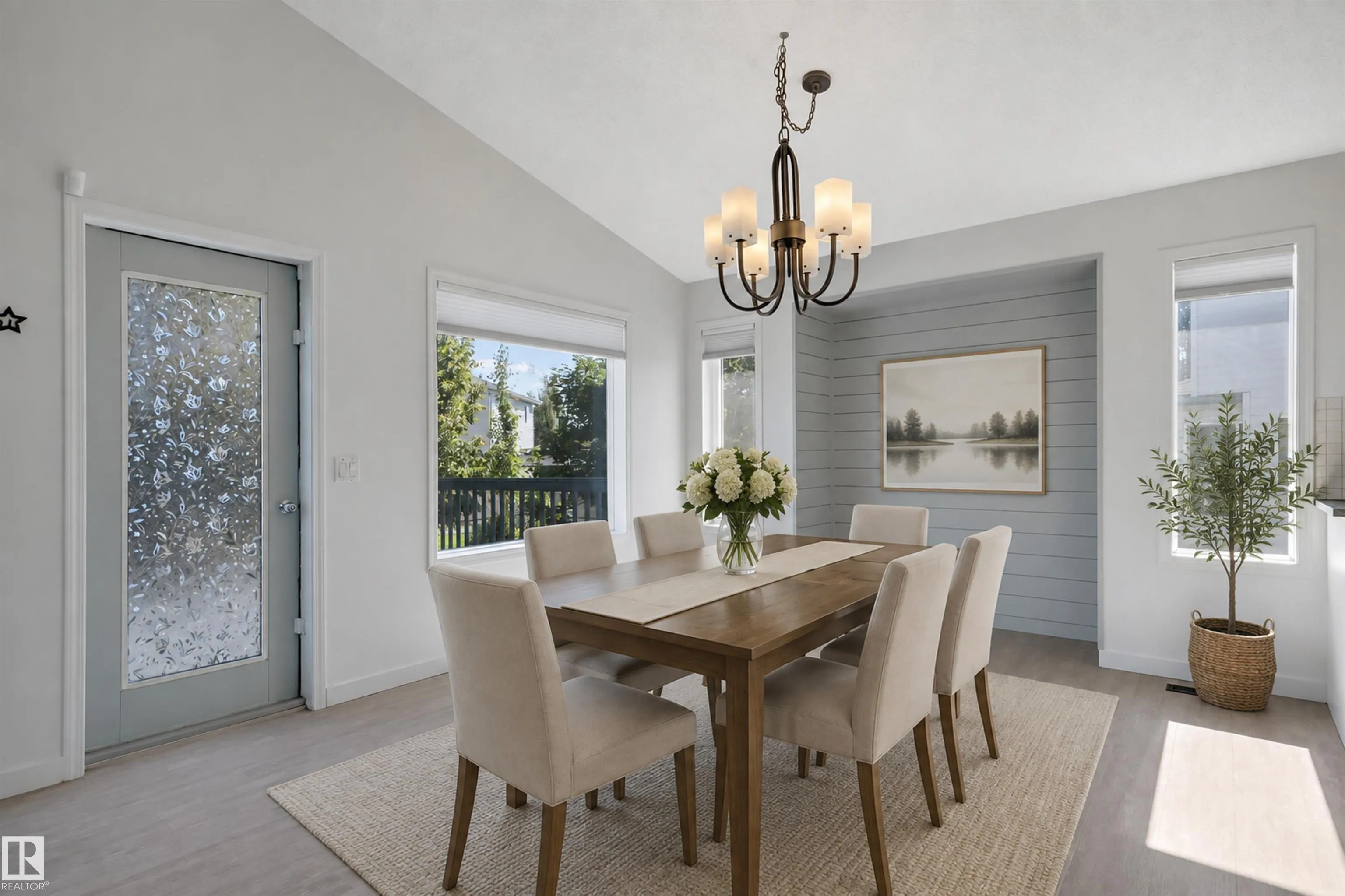 32 MEADOWVIEW Drive