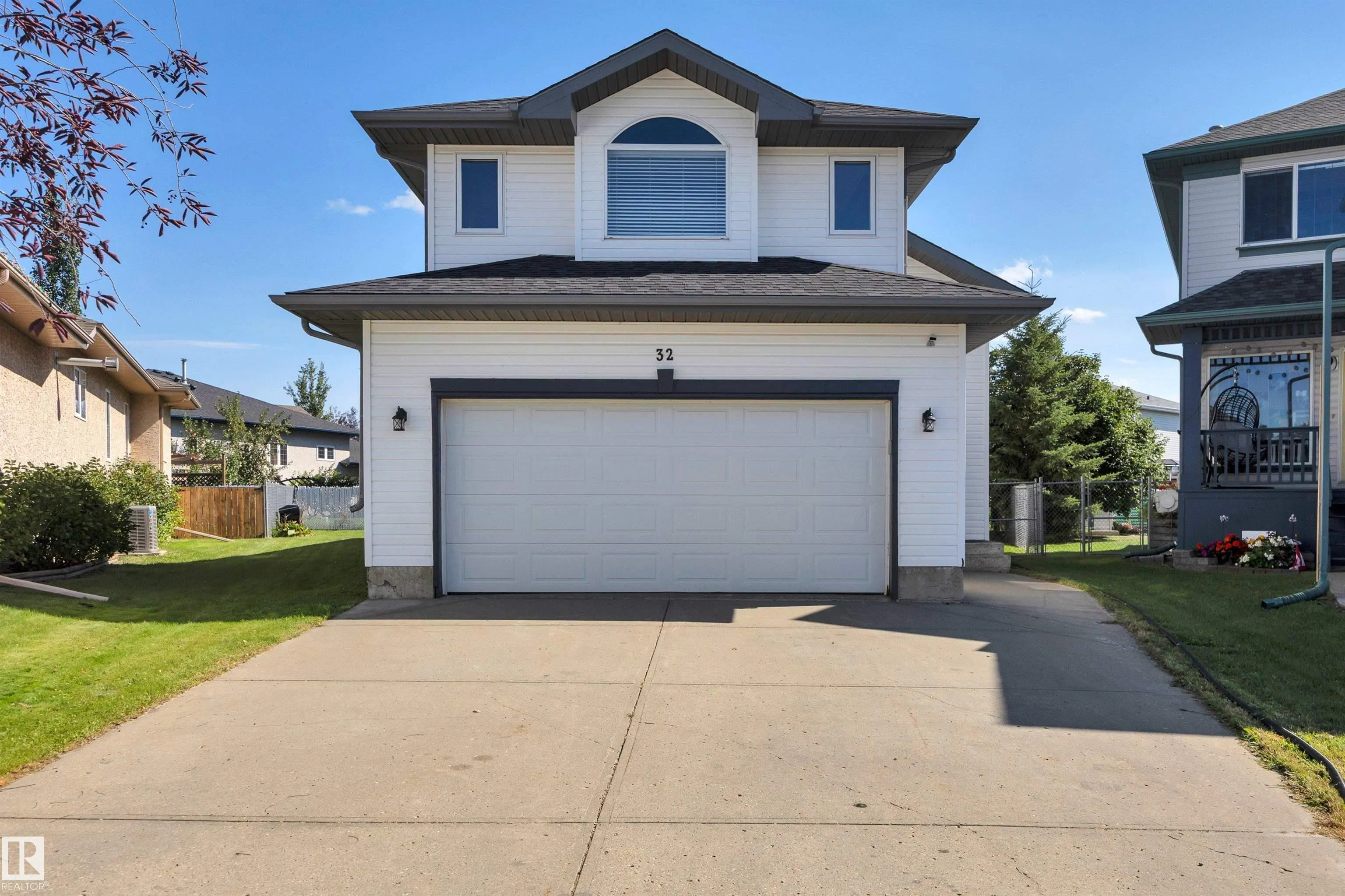 32 MEADOWVIEW Drive