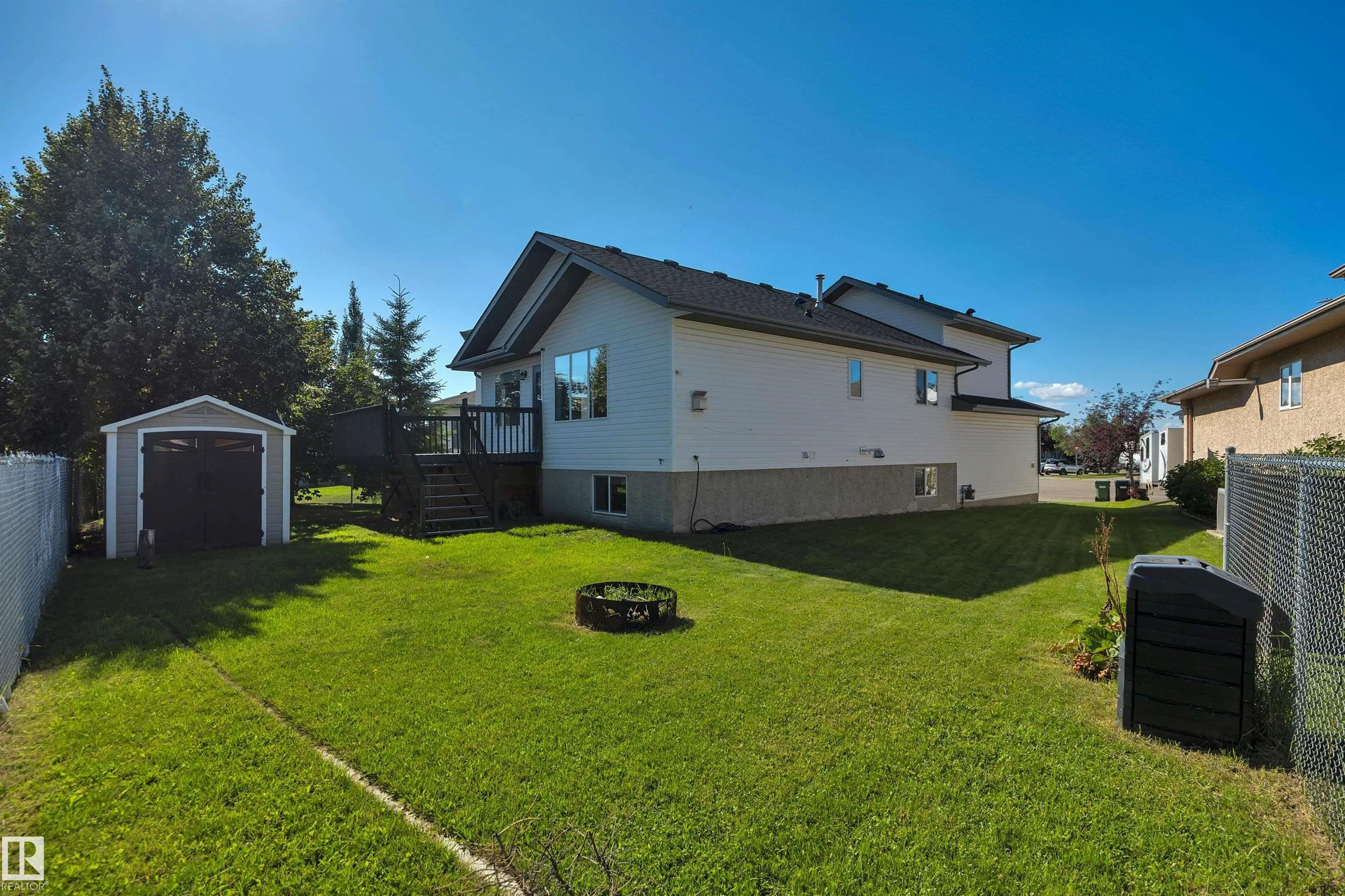 32 MEADOWVIEW Drive