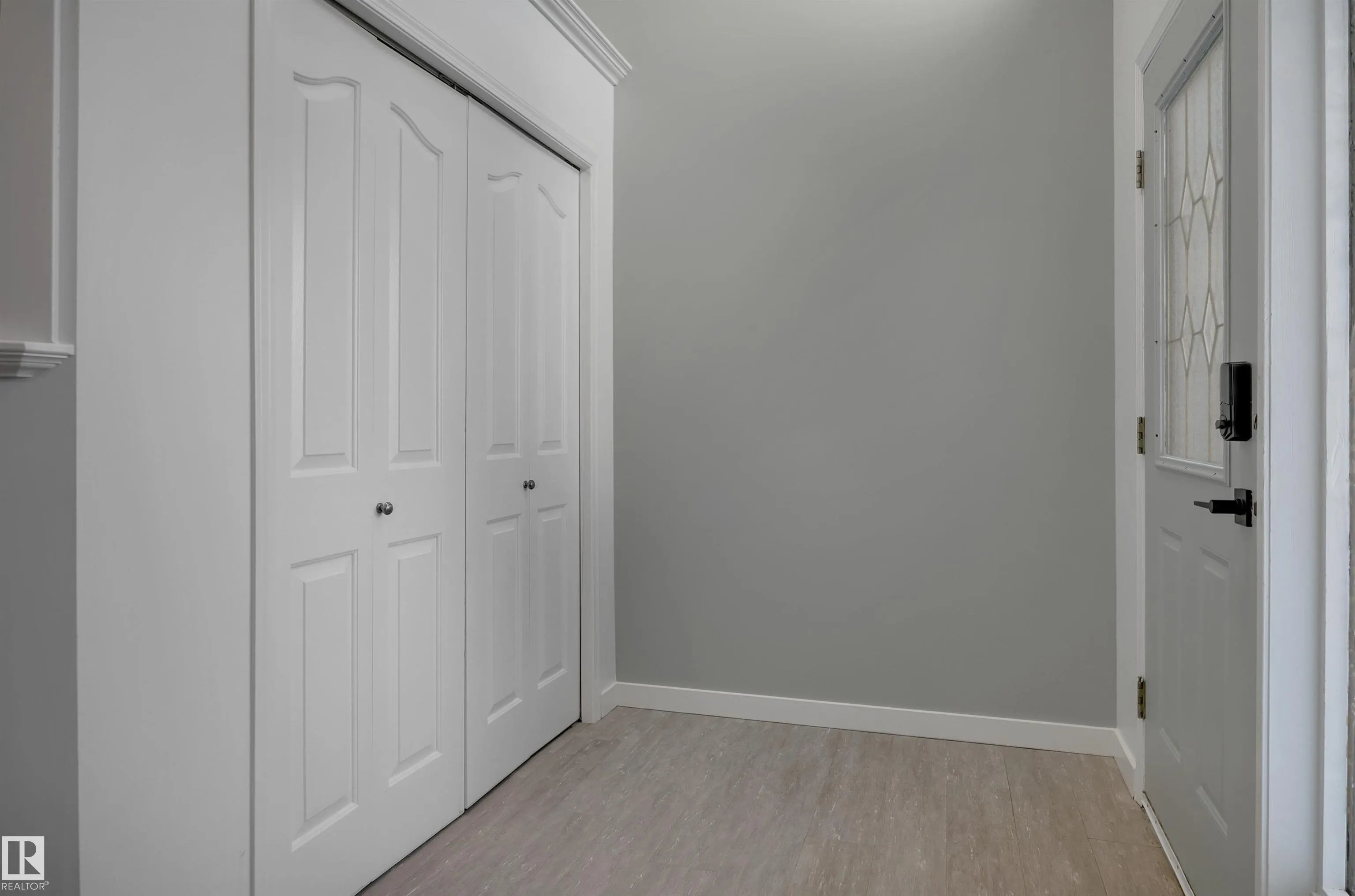 32 MEADOWVIEW Drive