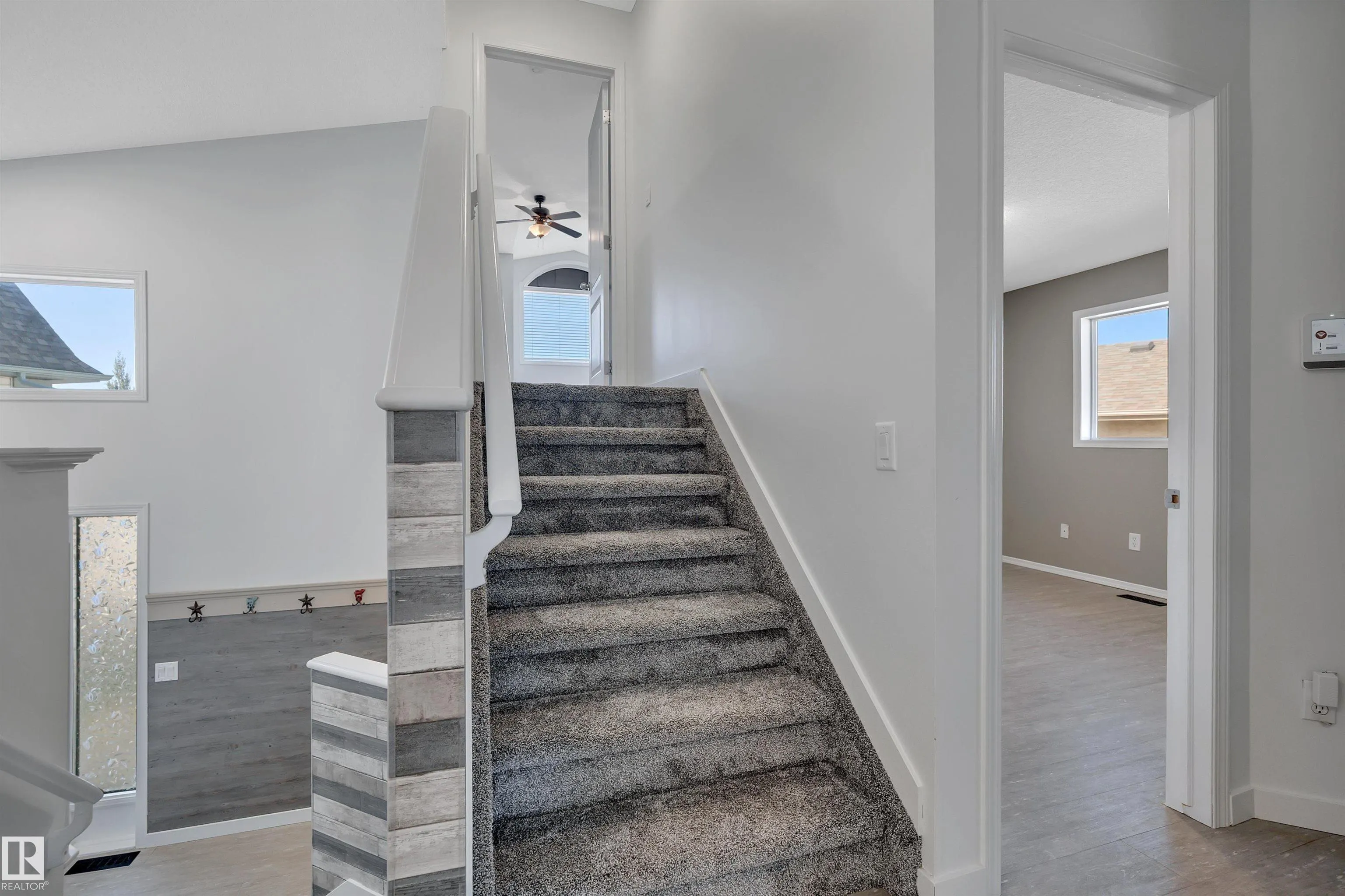 32 MEADOWVIEW Drive