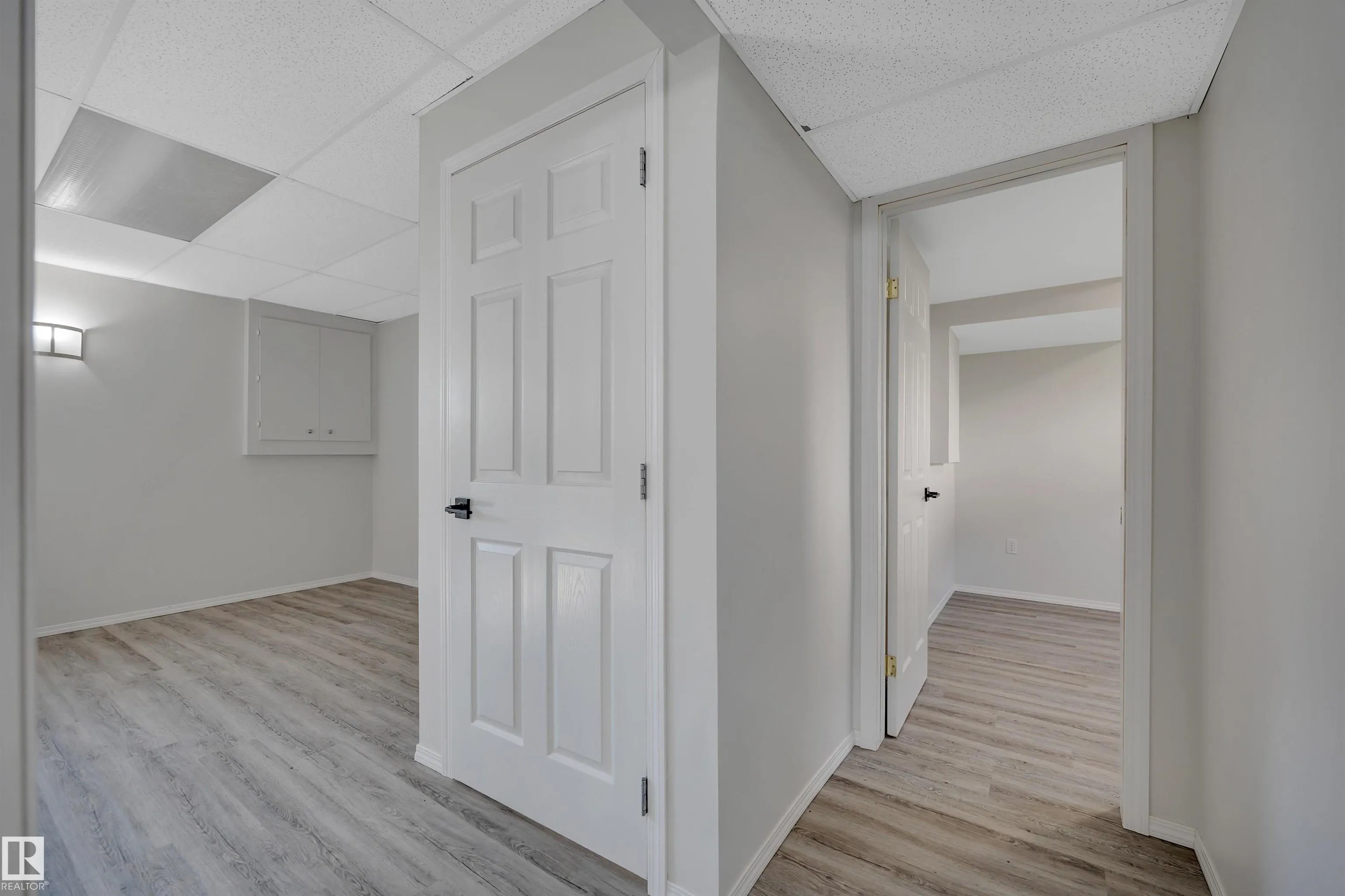 32 MEADOWVIEW Drive