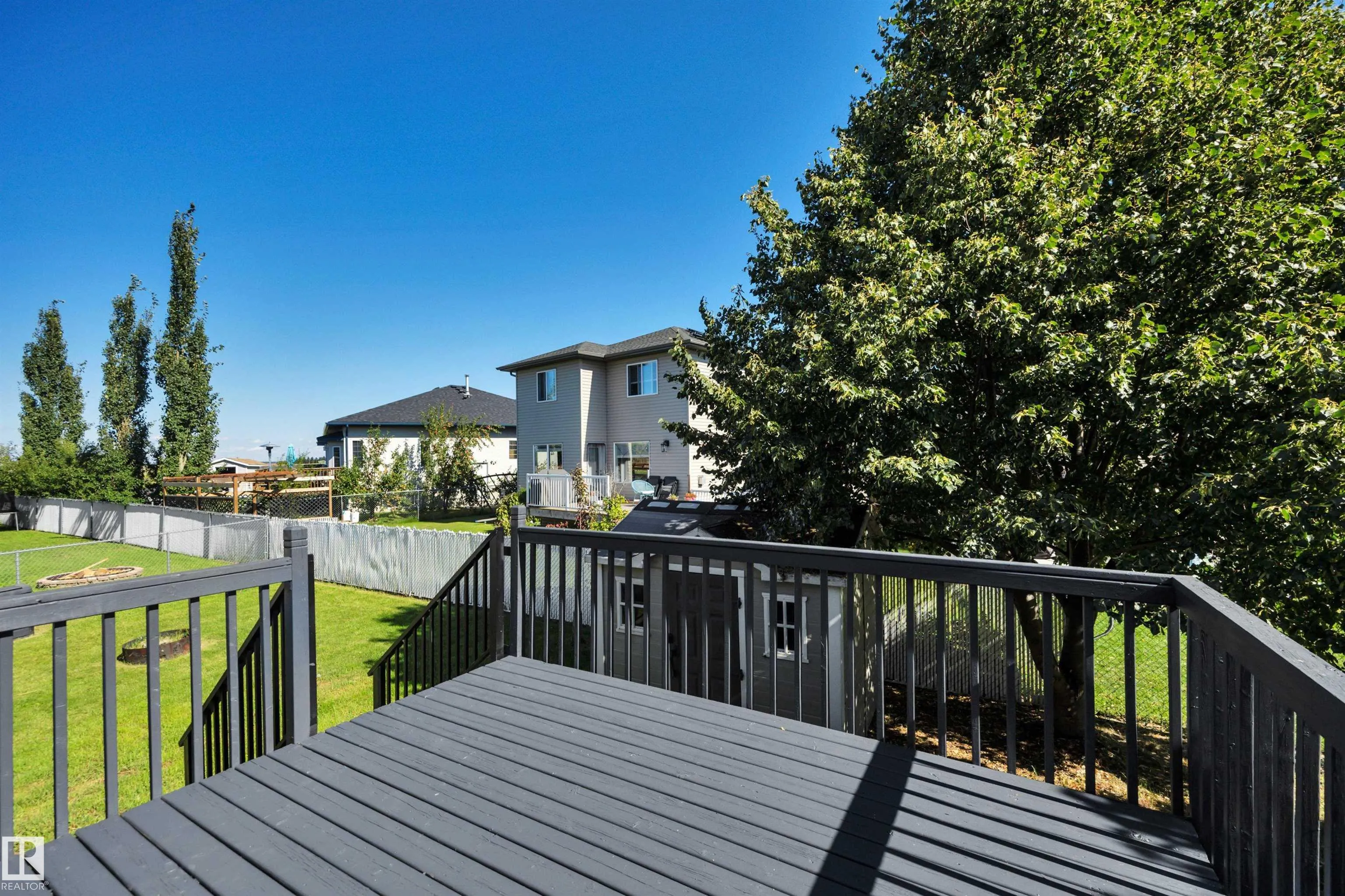 32 MEADOWVIEW Drive