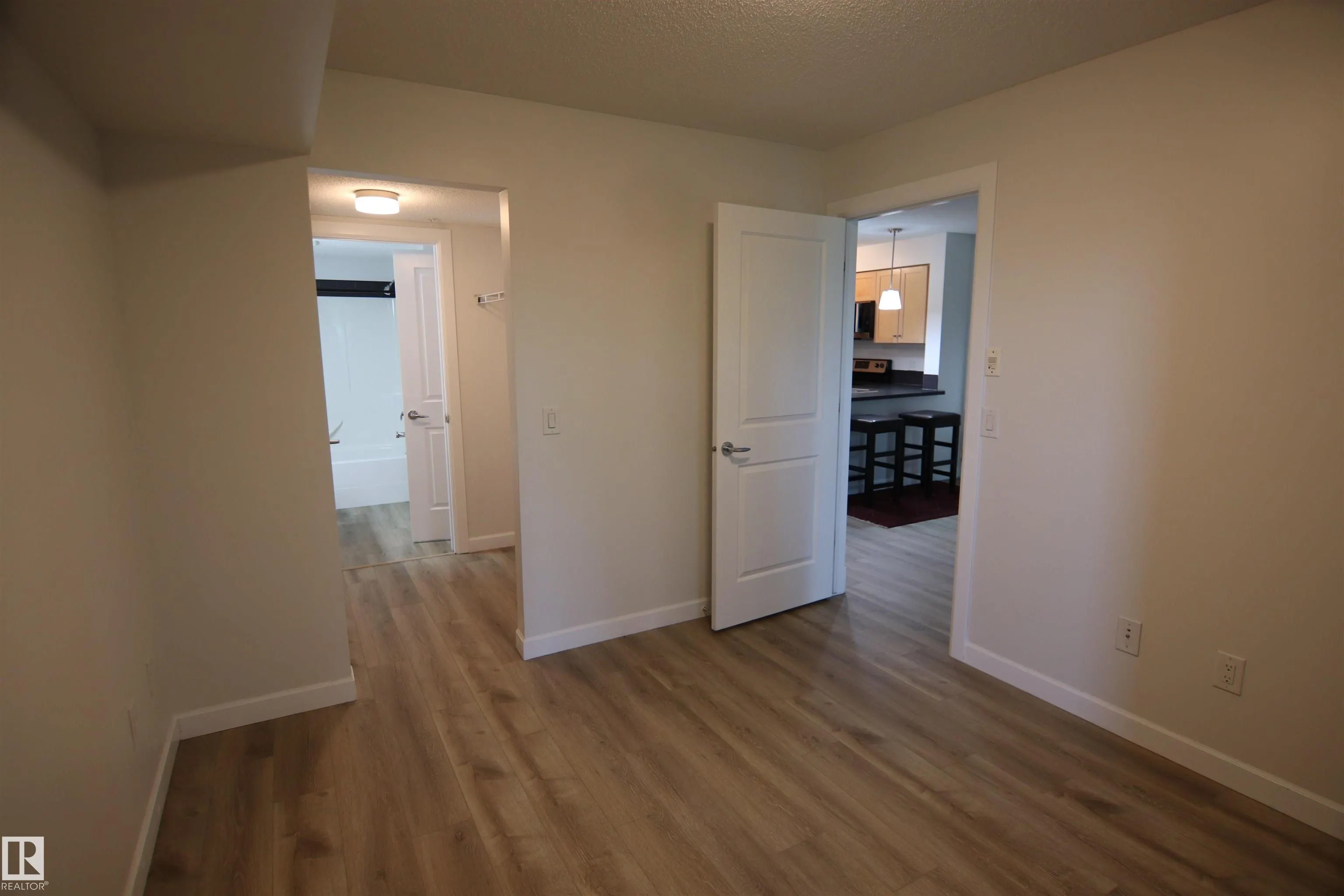 3719 WHITELAW Lane