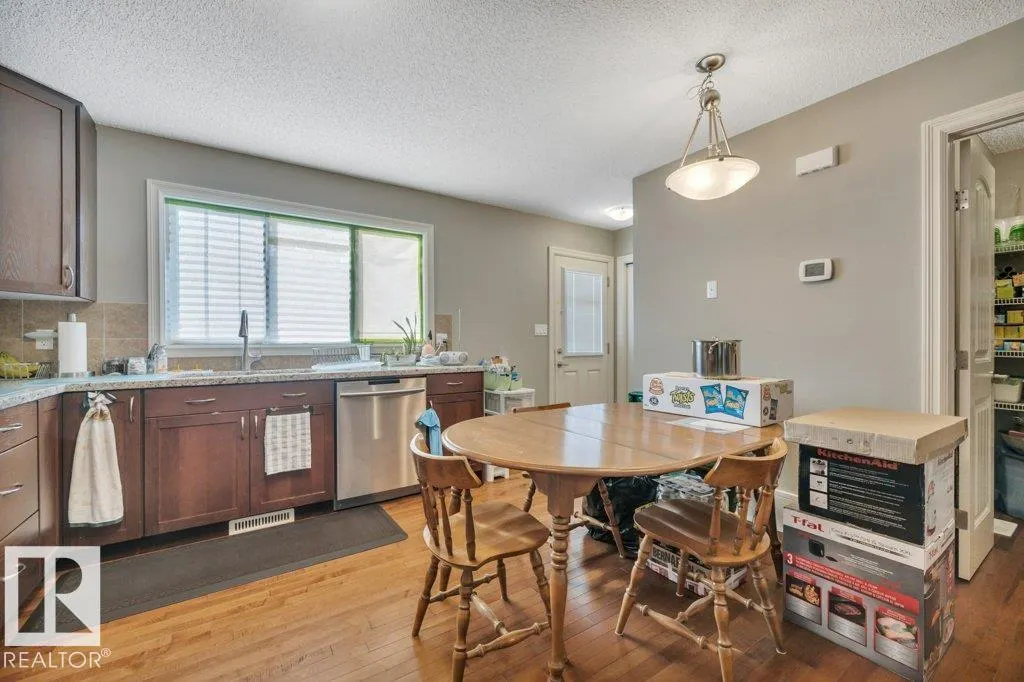 3728 ALEXANDER Crescent