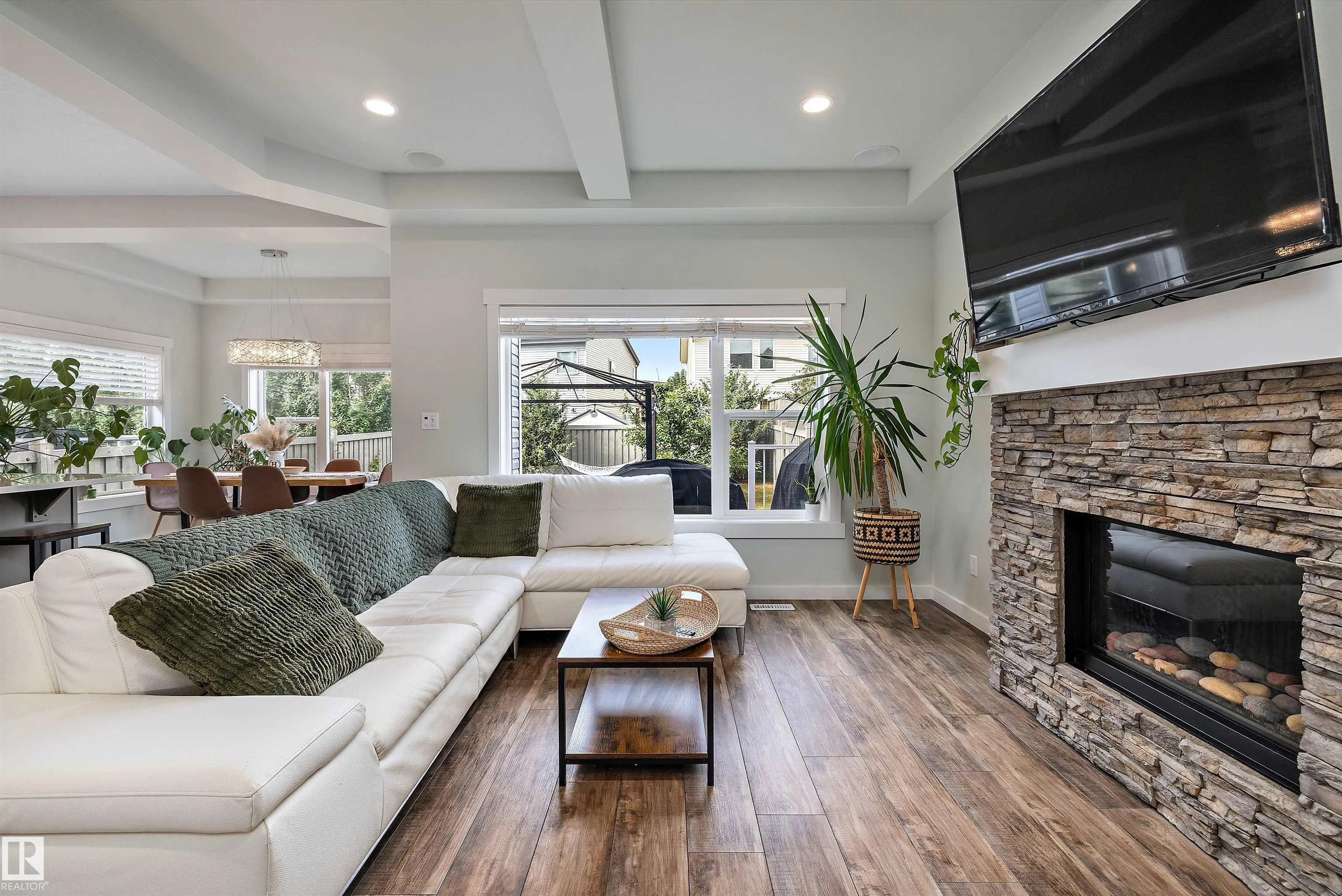 3911 CLAXTON Loop