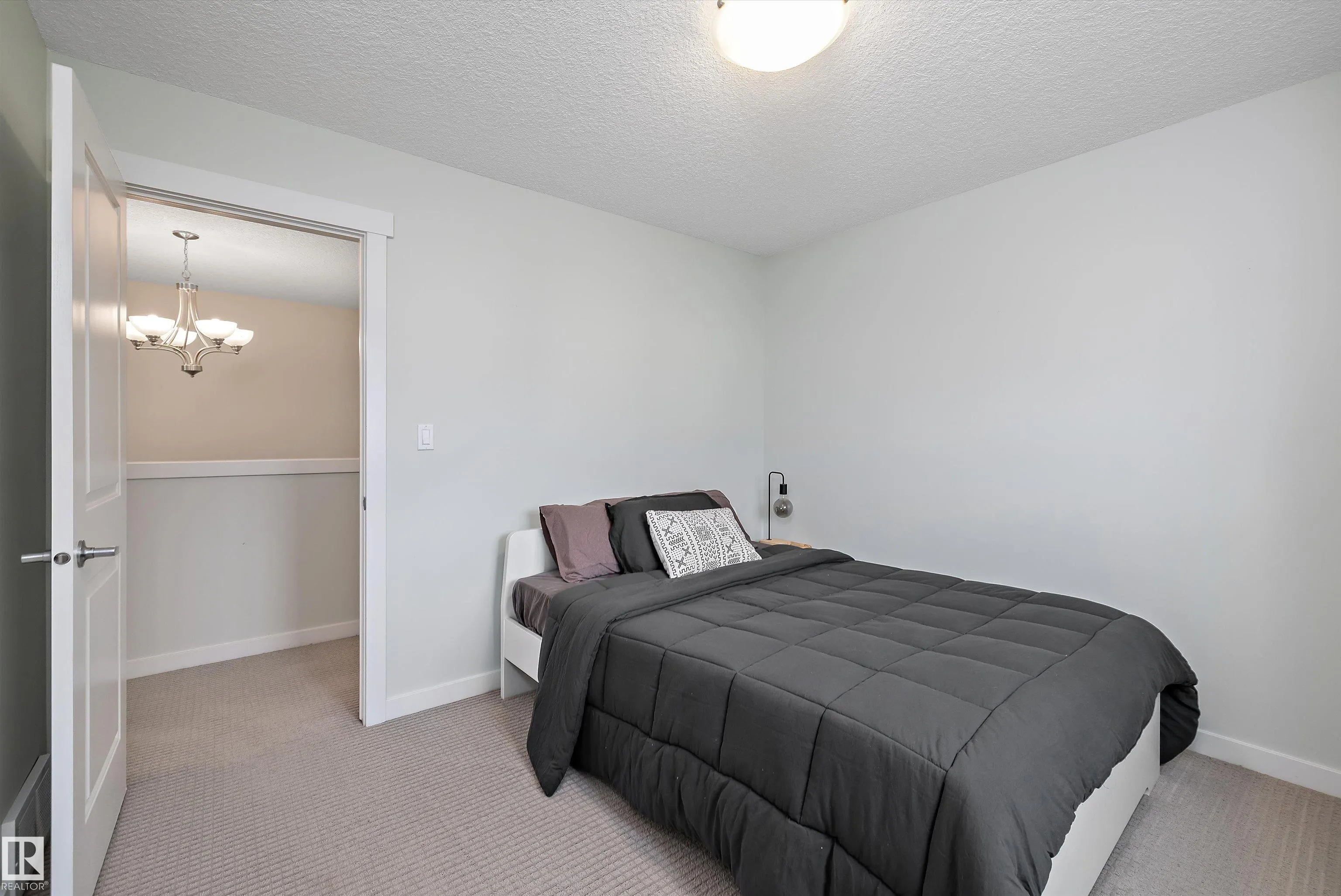 3911 CLAXTON Loop