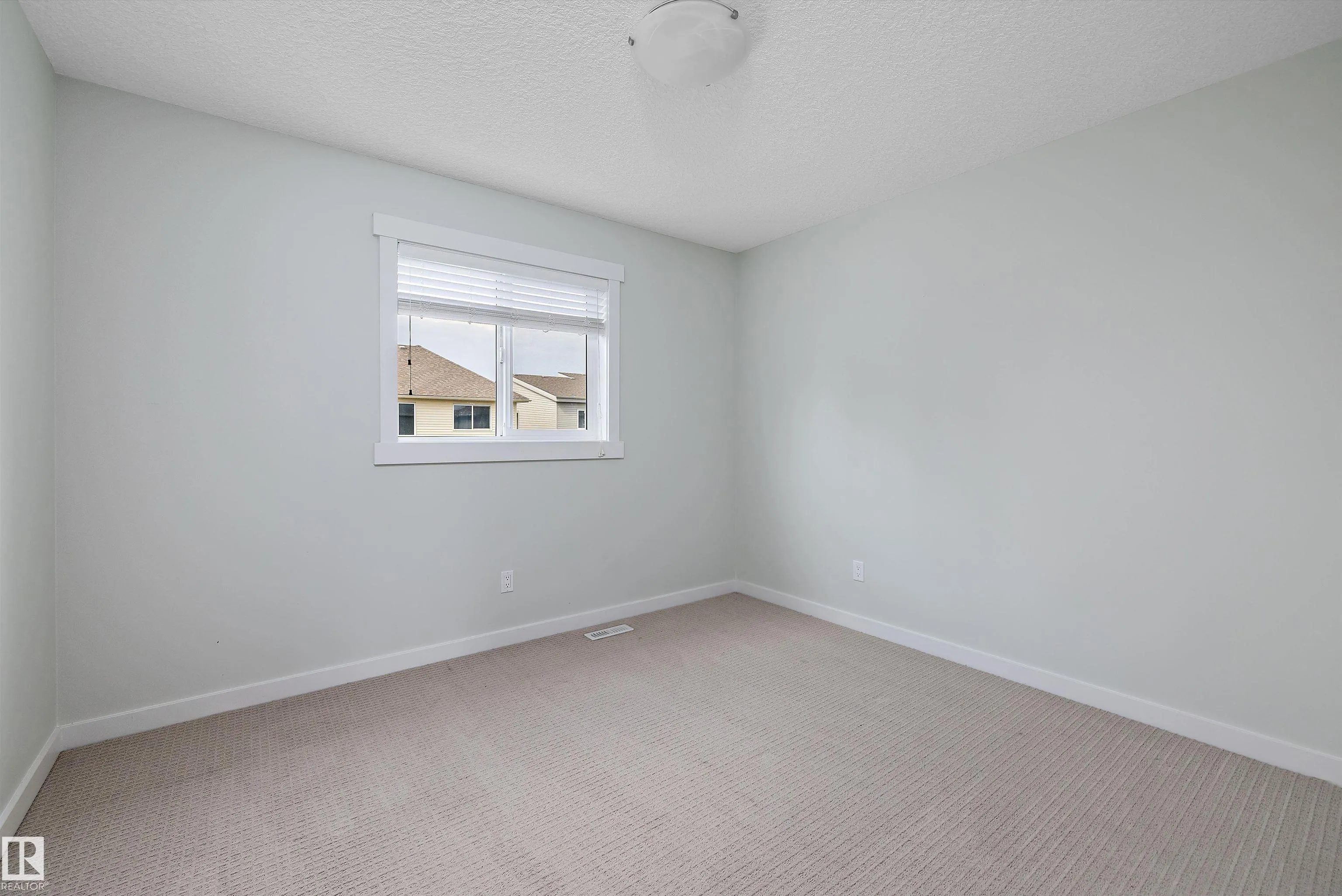 3911 CLAXTON Loop