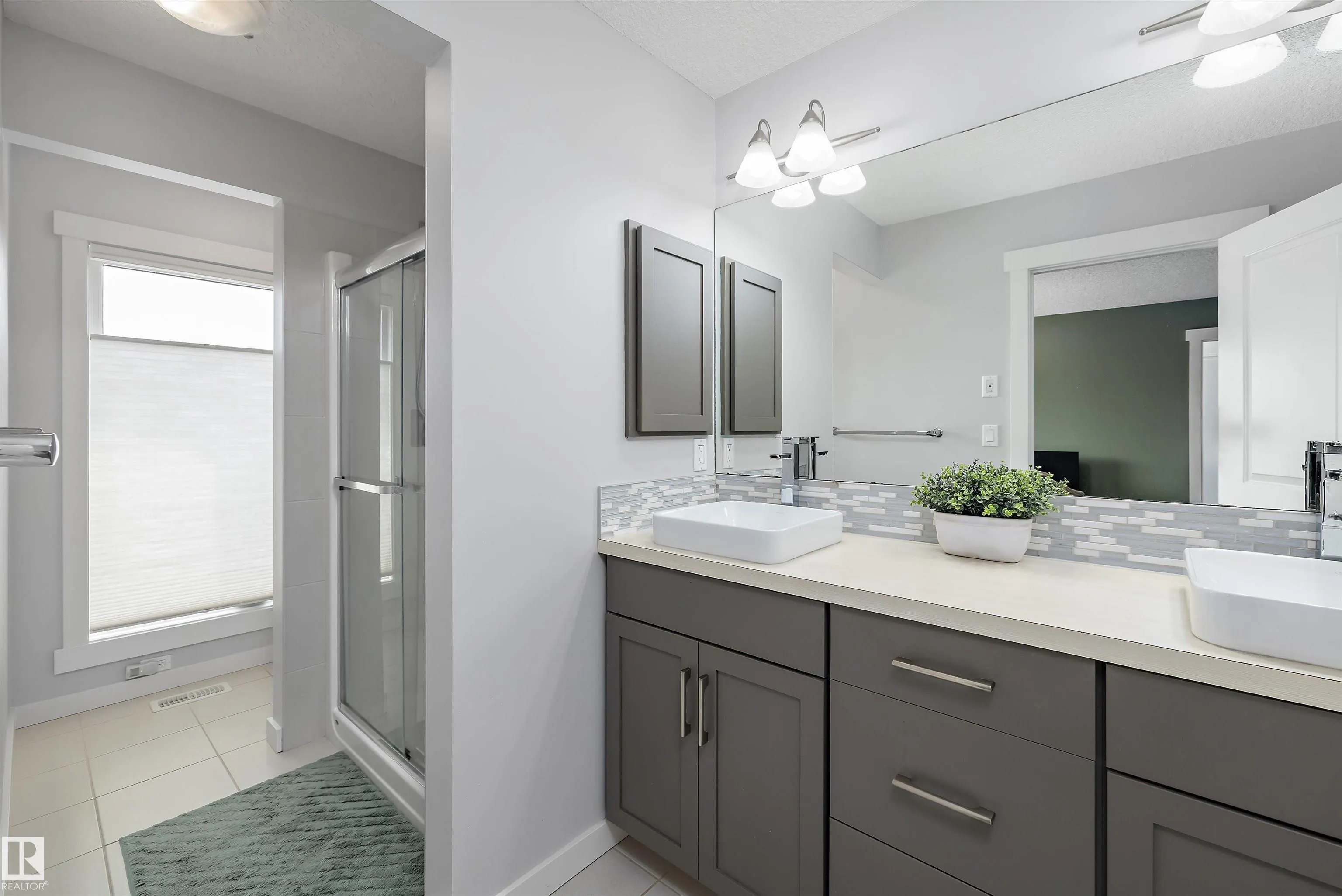 3911 CLAXTON Loop