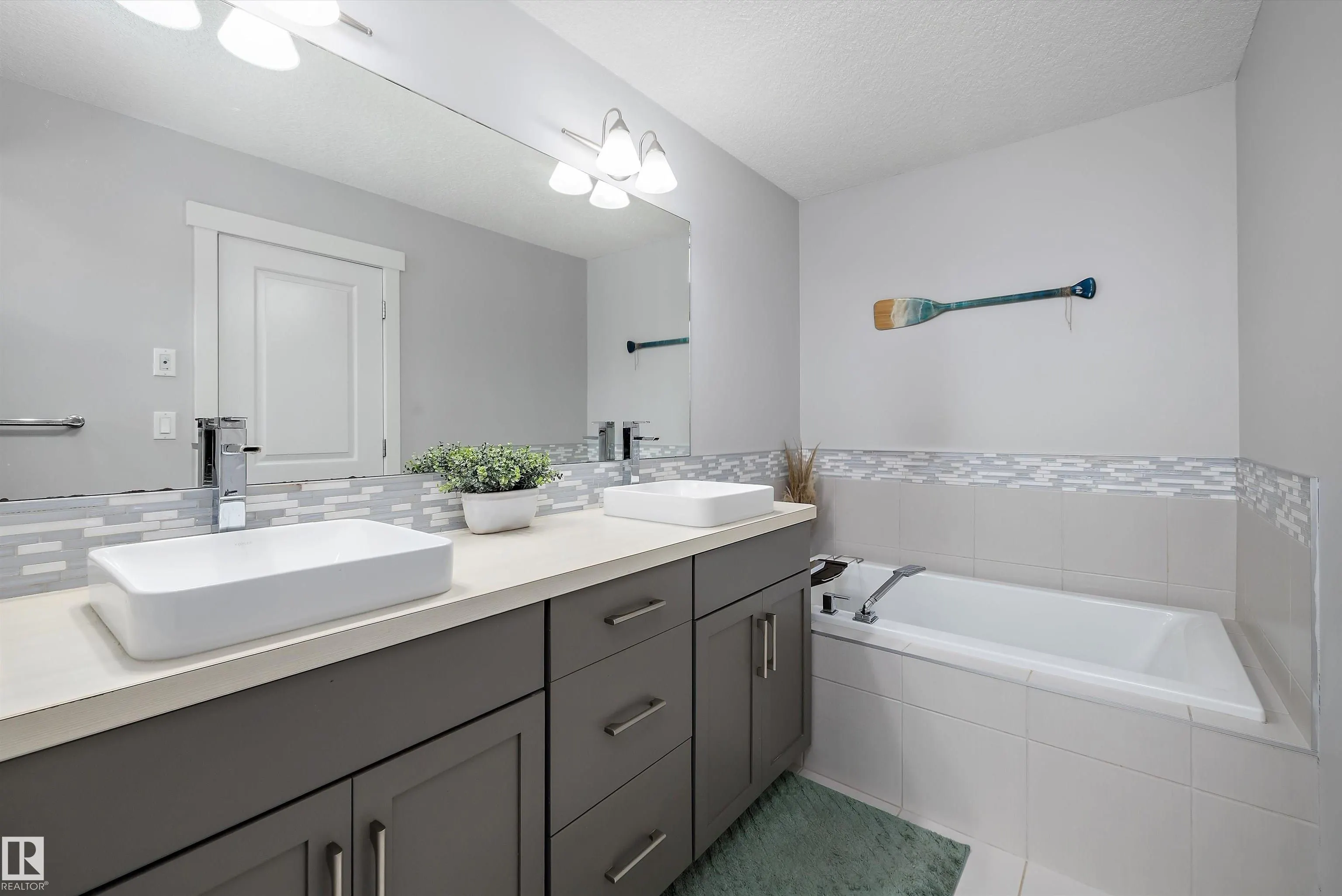 3911 CLAXTON Loop