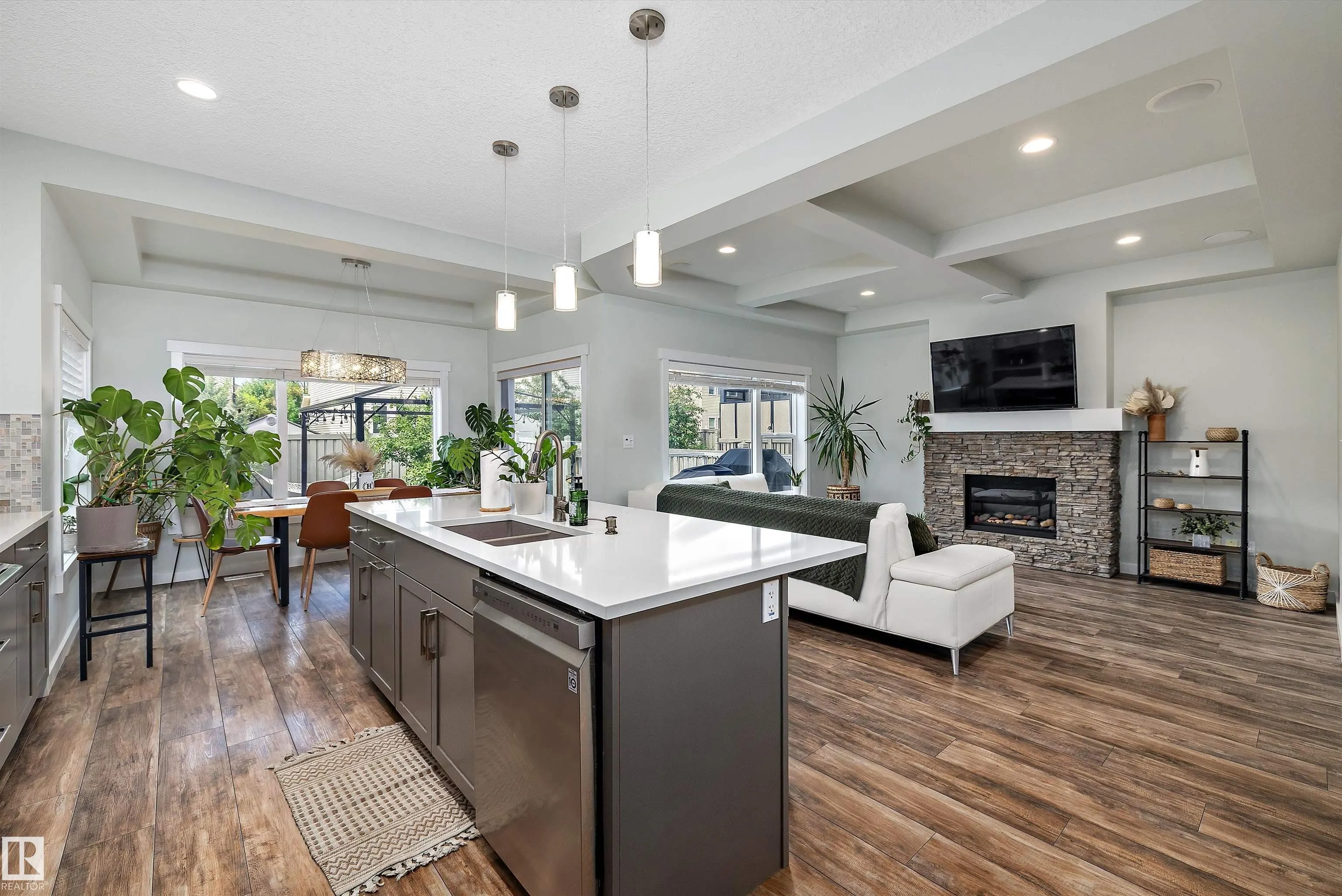 3911 CLAXTON Loop