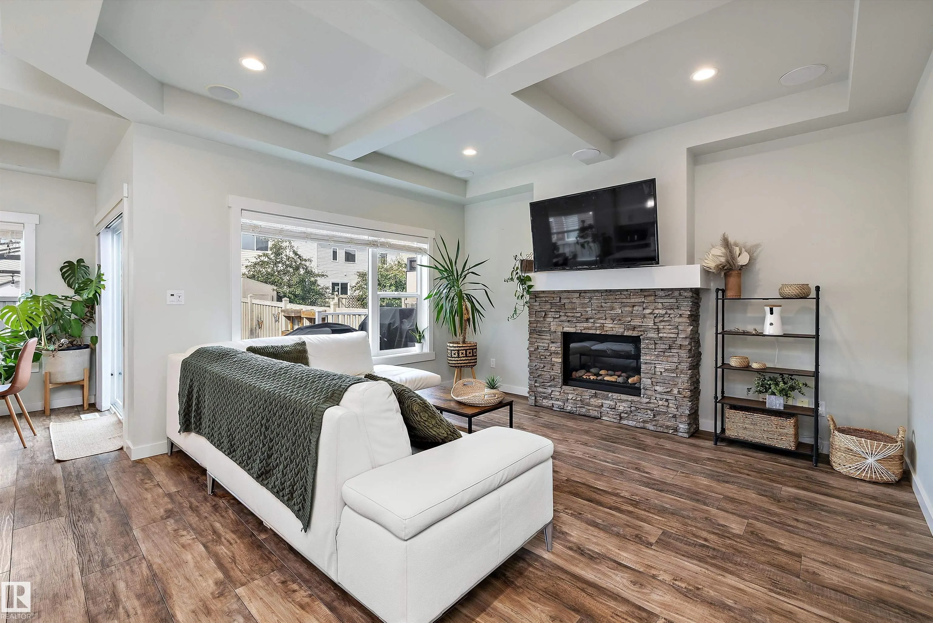3911 CLAXTON Loop