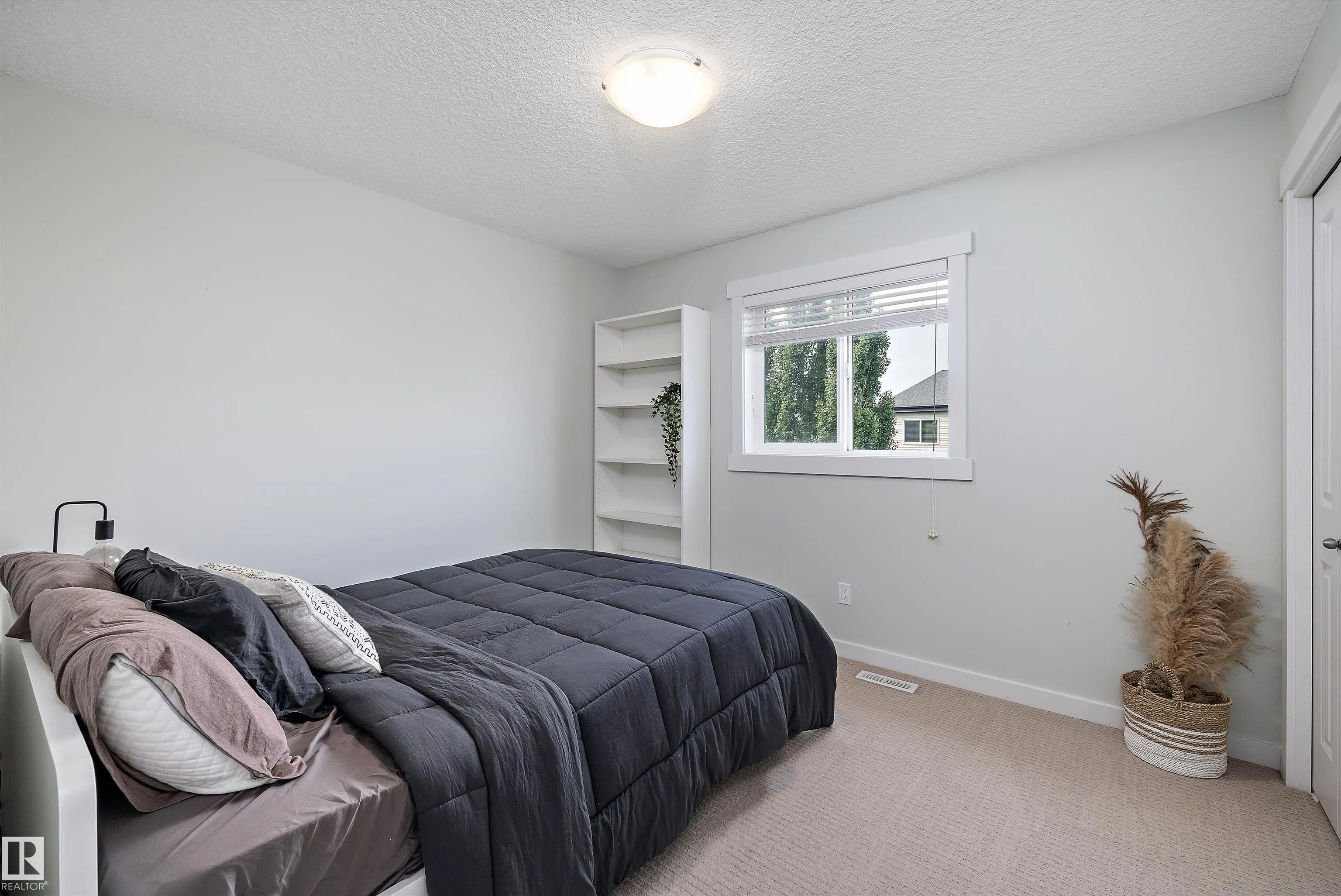 3911 CLAXTON Loop