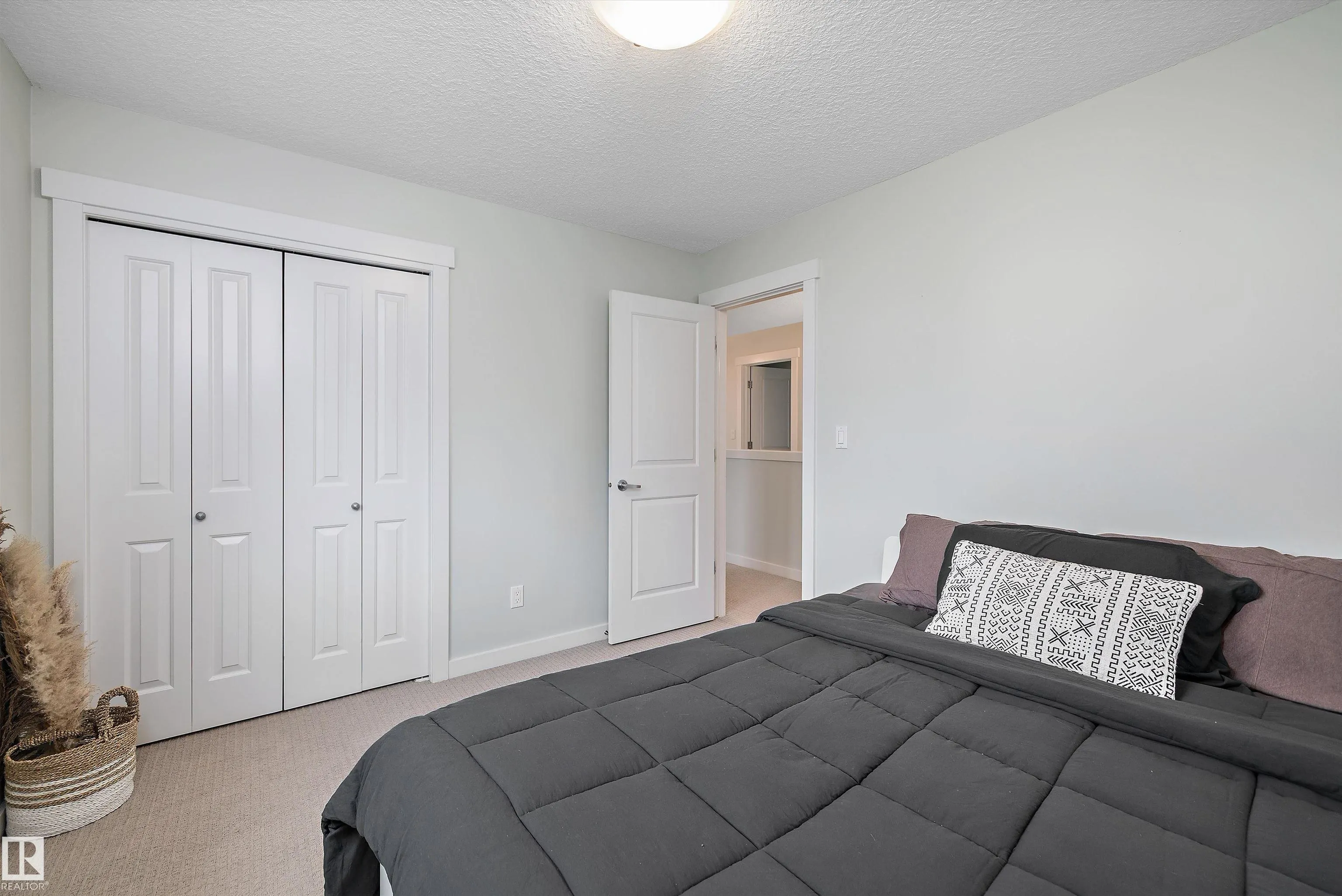 3911 CLAXTON Loop