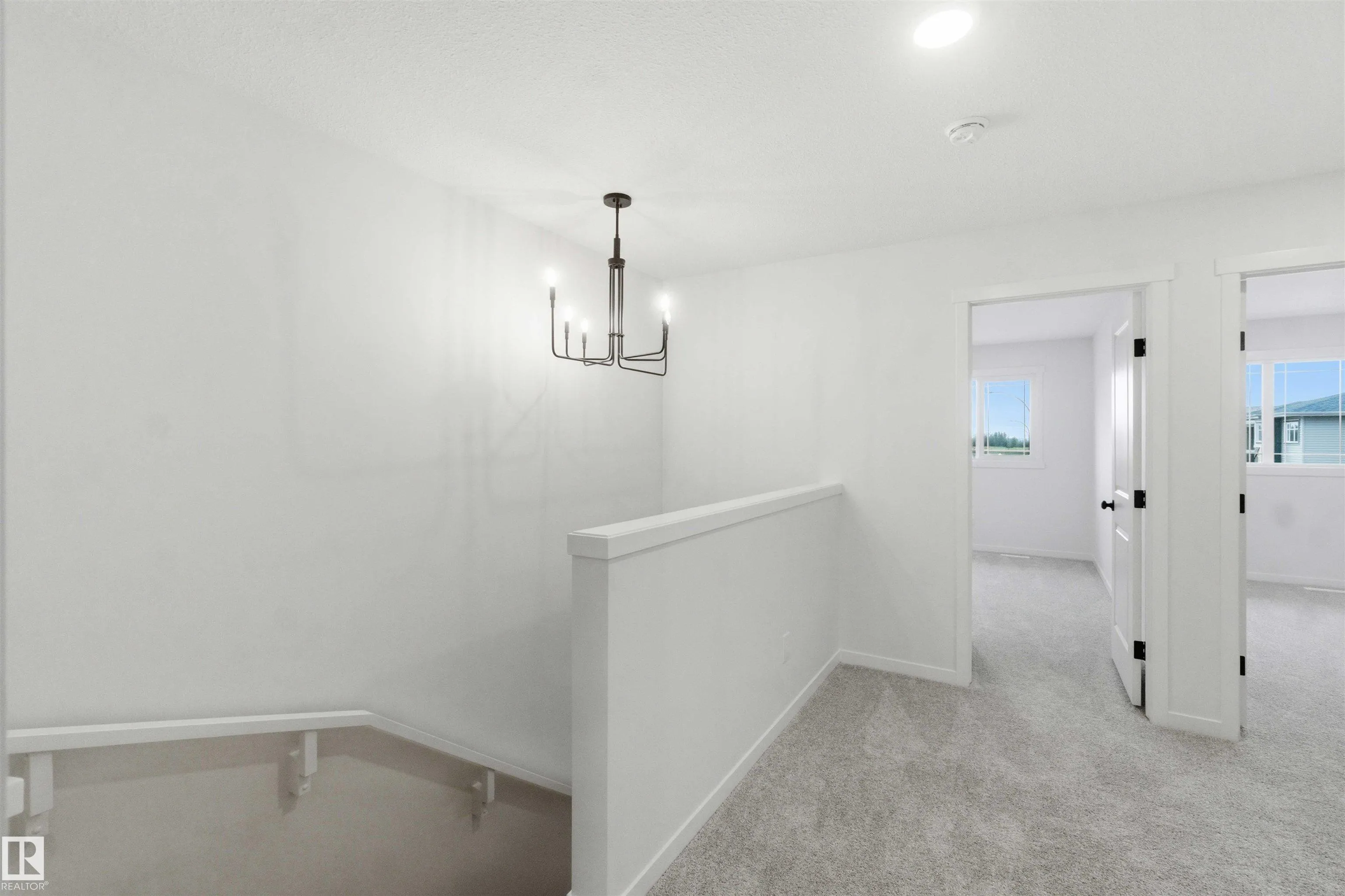 1084 MCLEOD Avenue