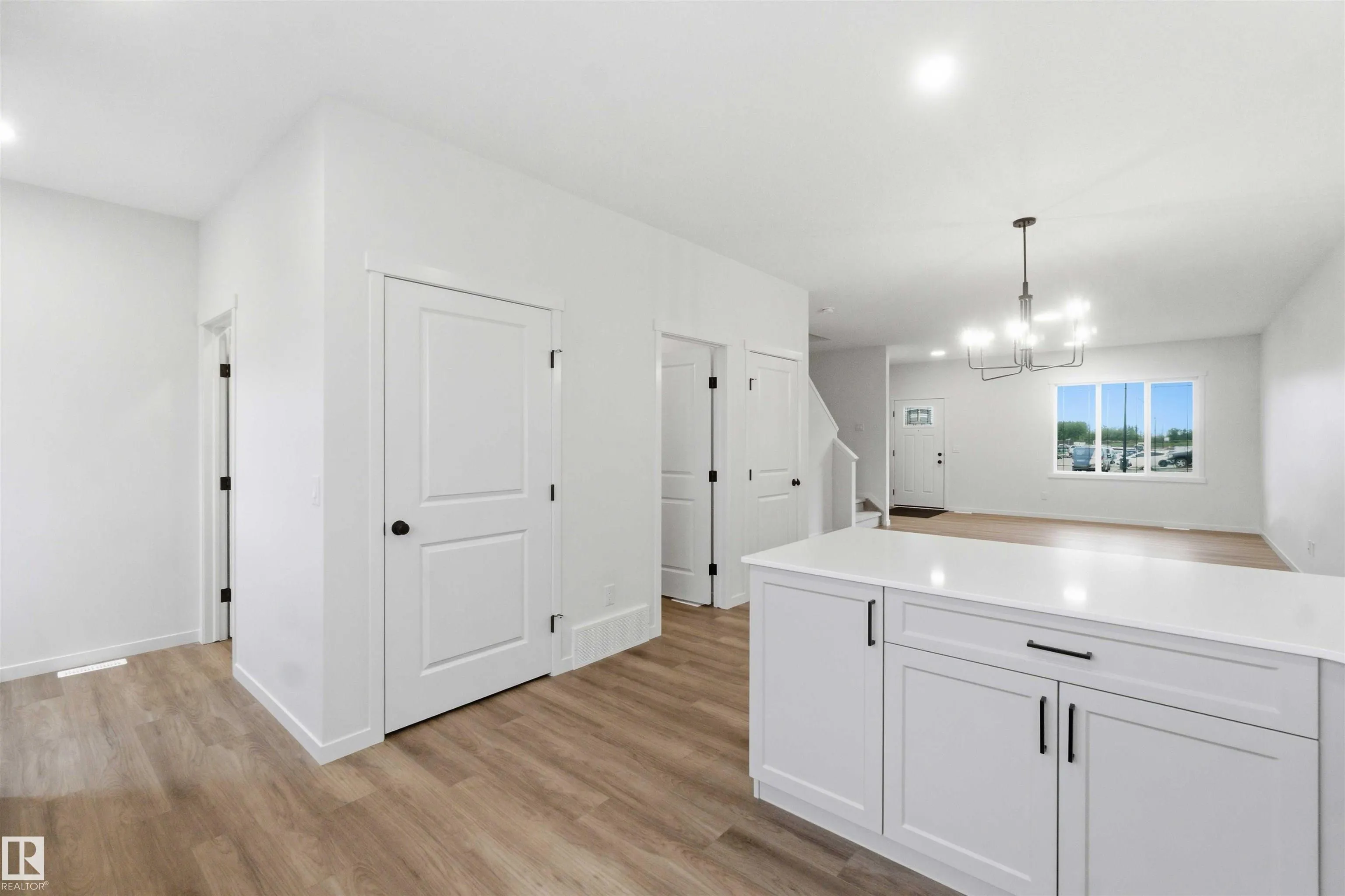 1084 MCLEOD Avenue