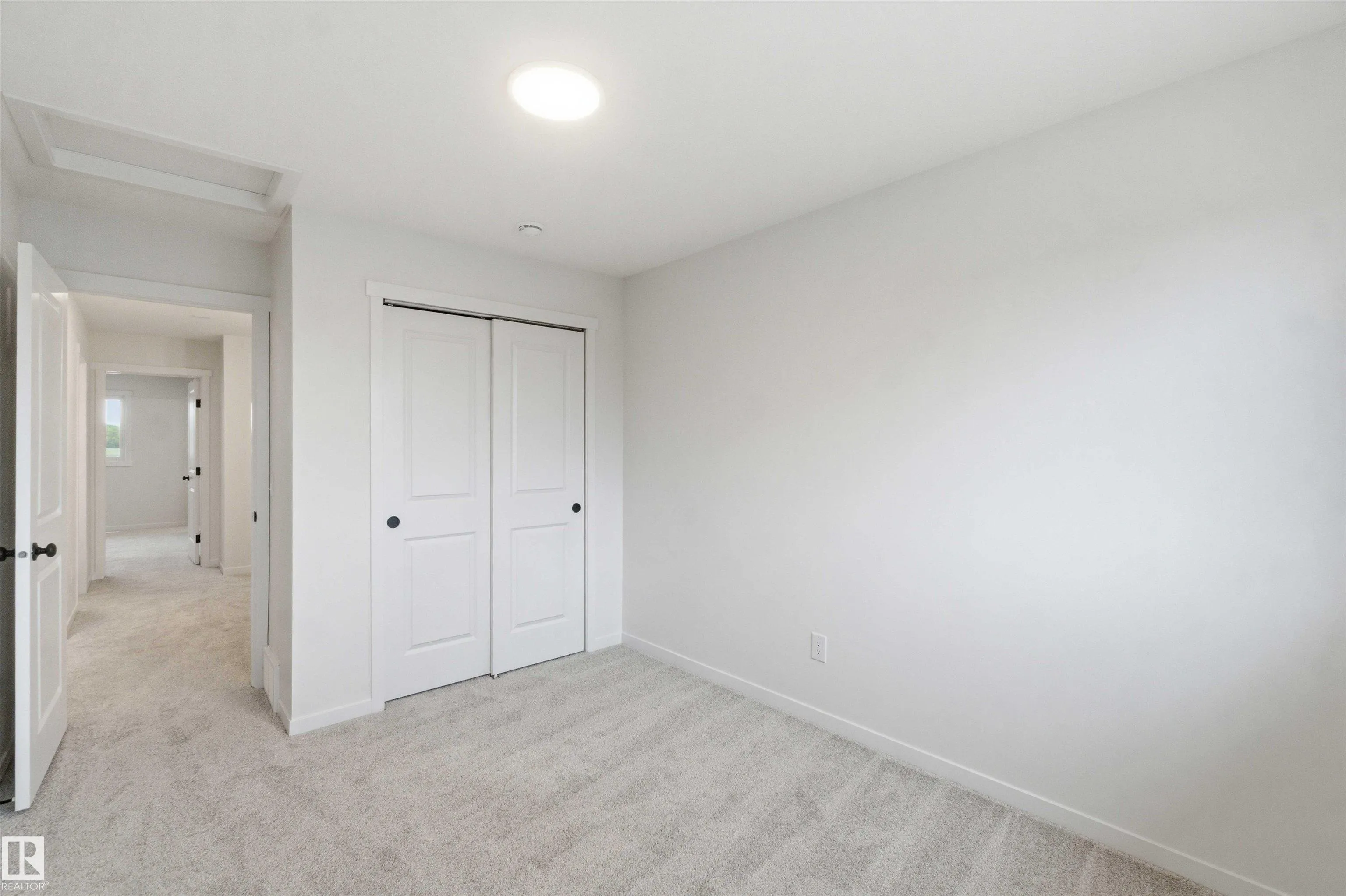 1084 MCLEOD Avenue