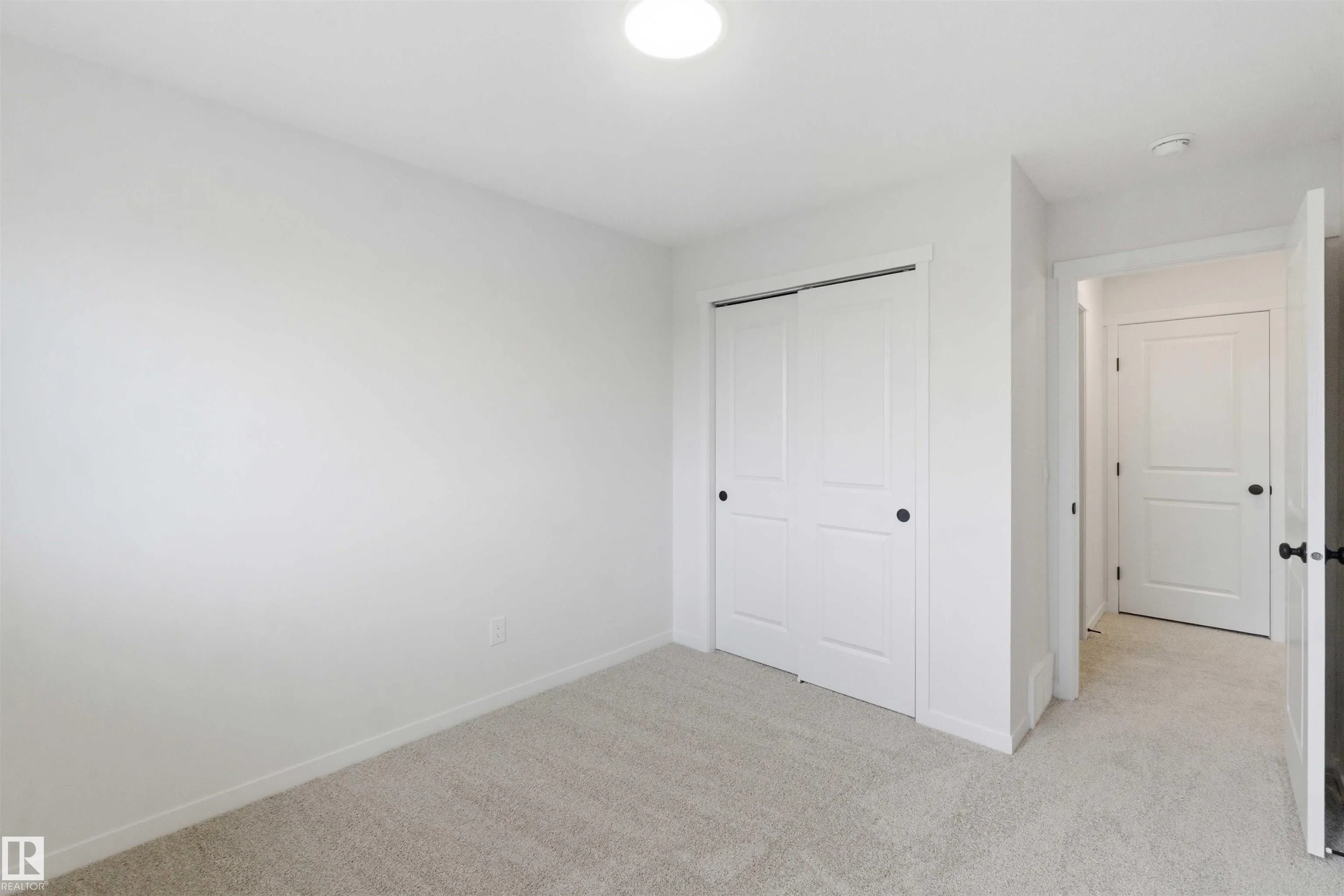 1084 MCLEOD Avenue