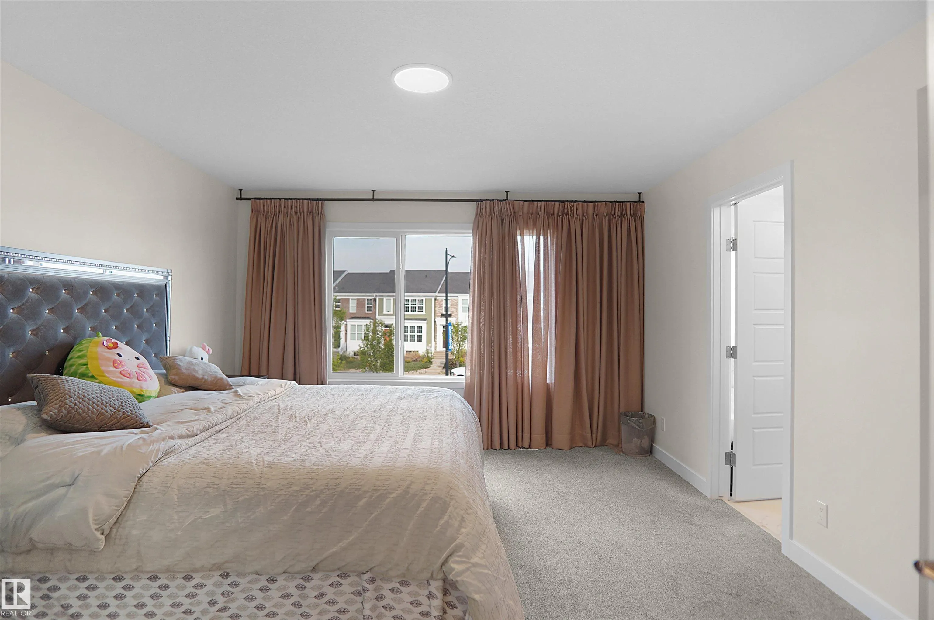 196 EDGEWATER Circle