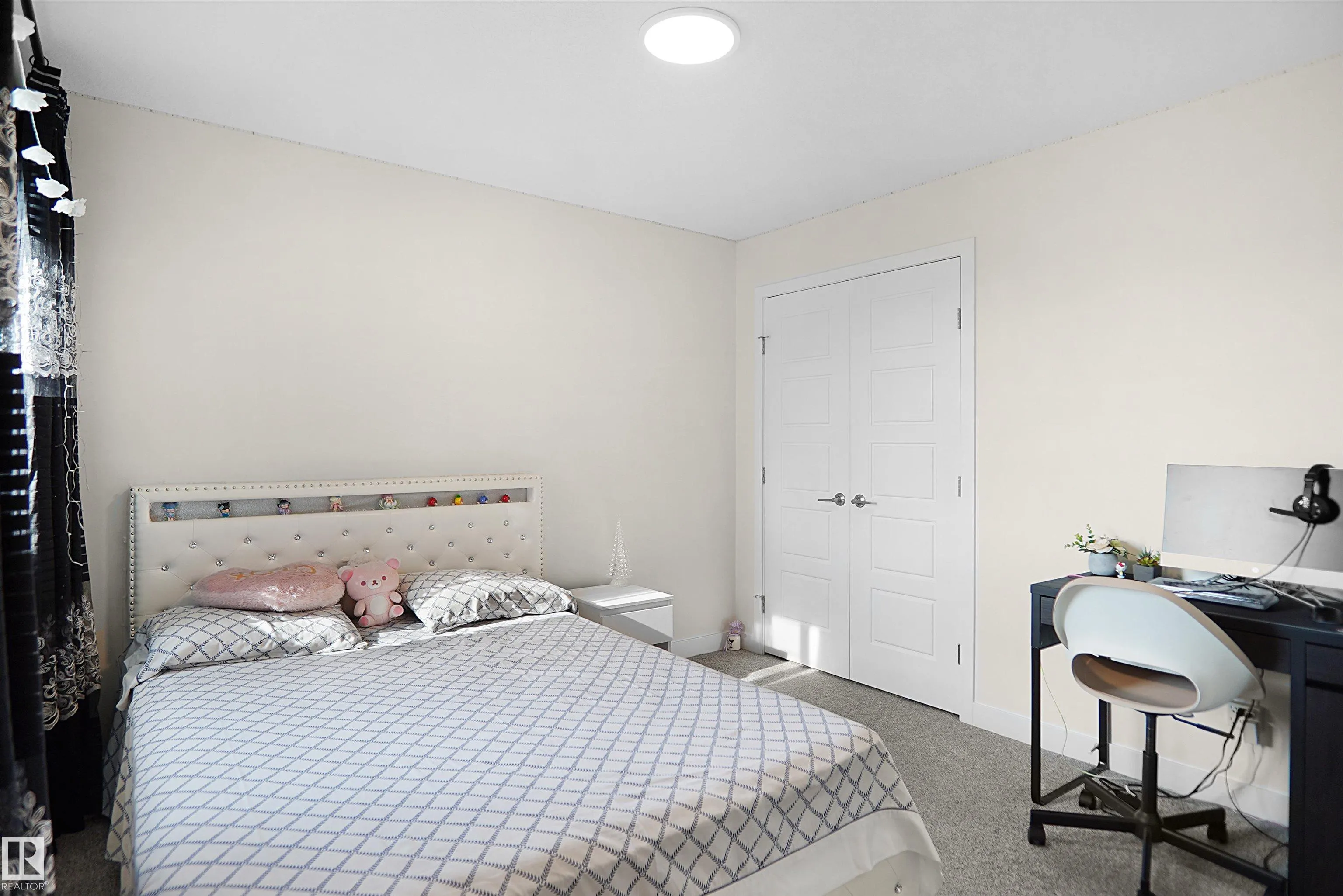 196 EDGEWATER Circle