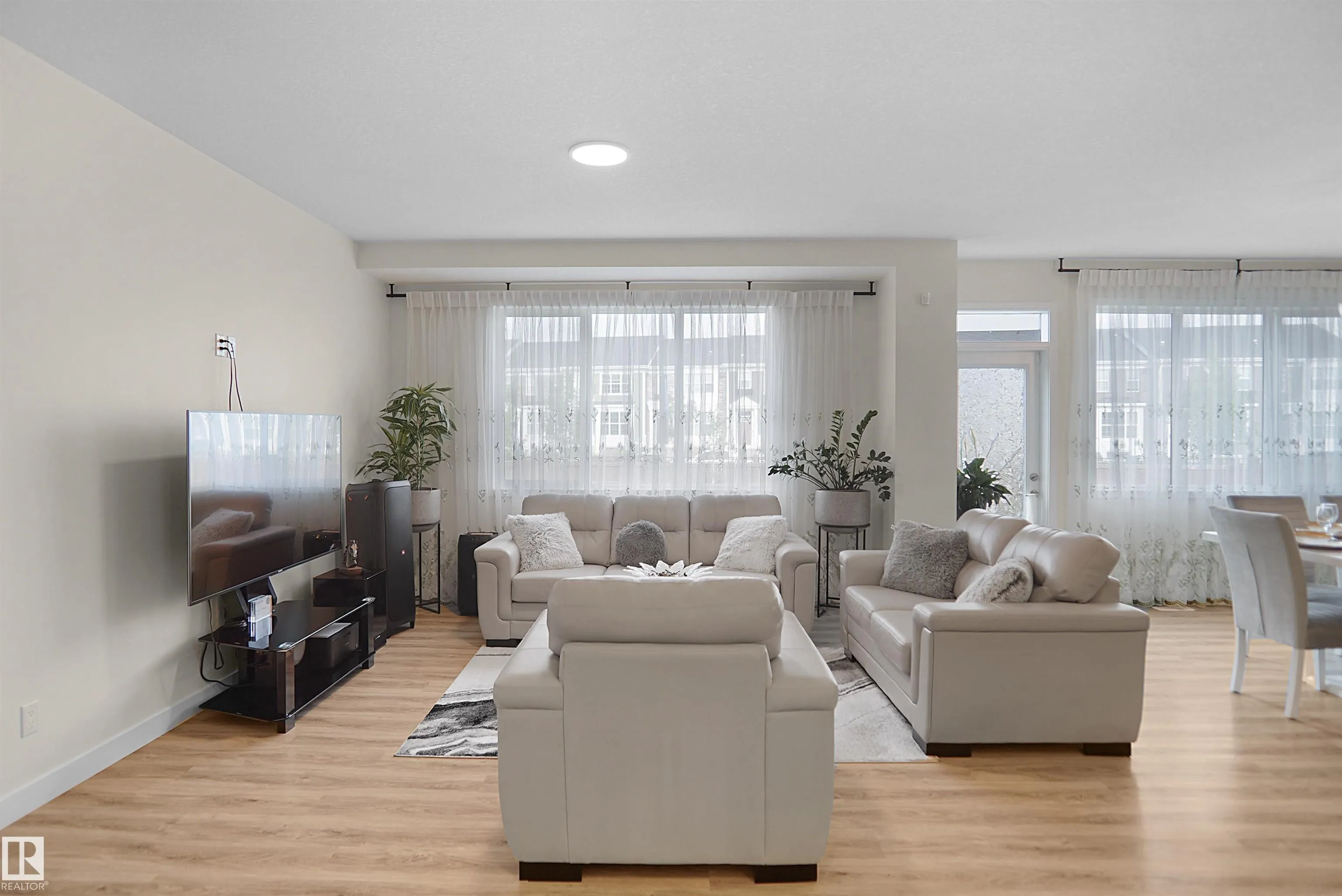 196 EDGEWATER Circle