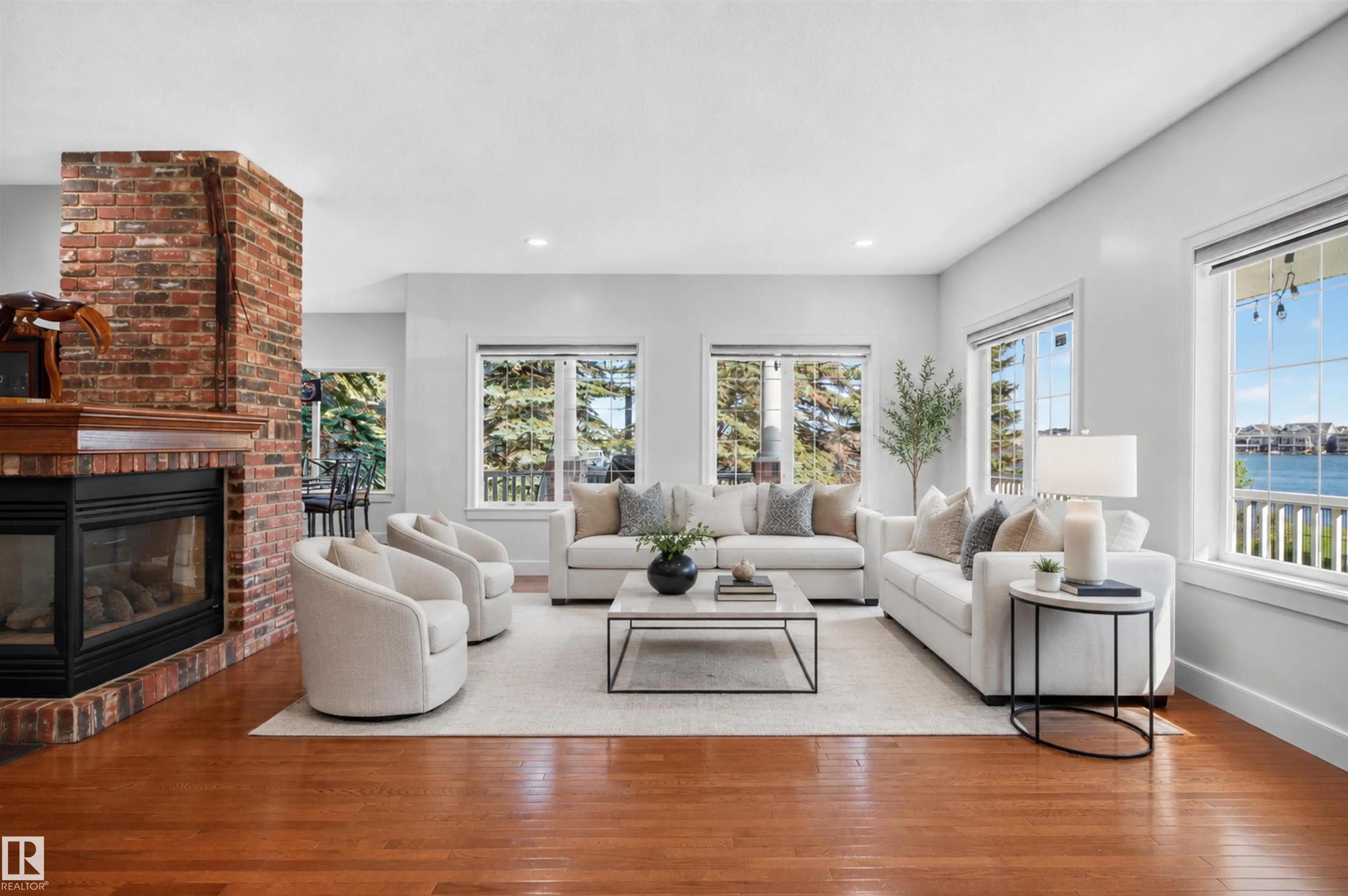 1251 SUMMERSIDE Drive