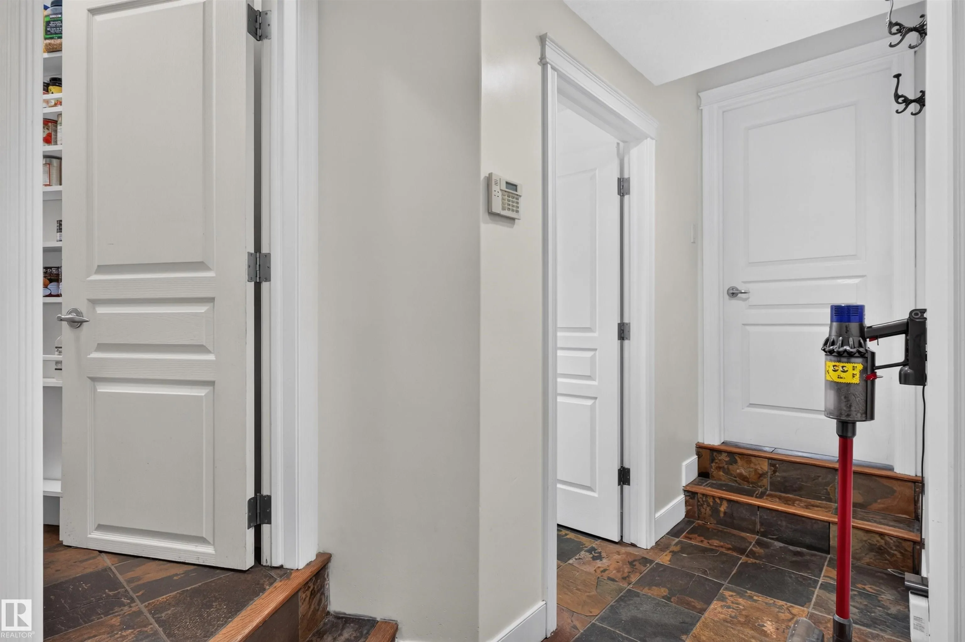 1251 SUMMERSIDE Drive