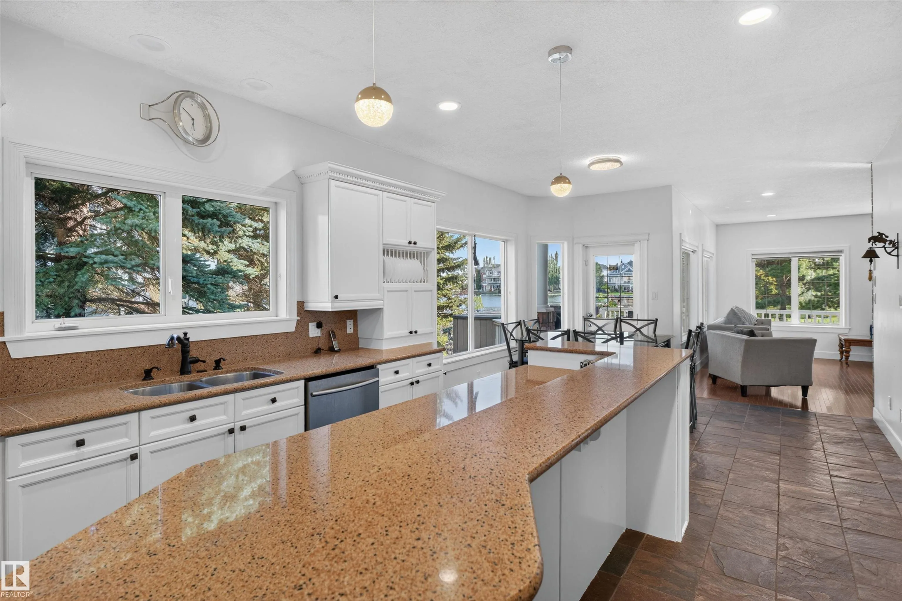 1251 SUMMERSIDE Drive