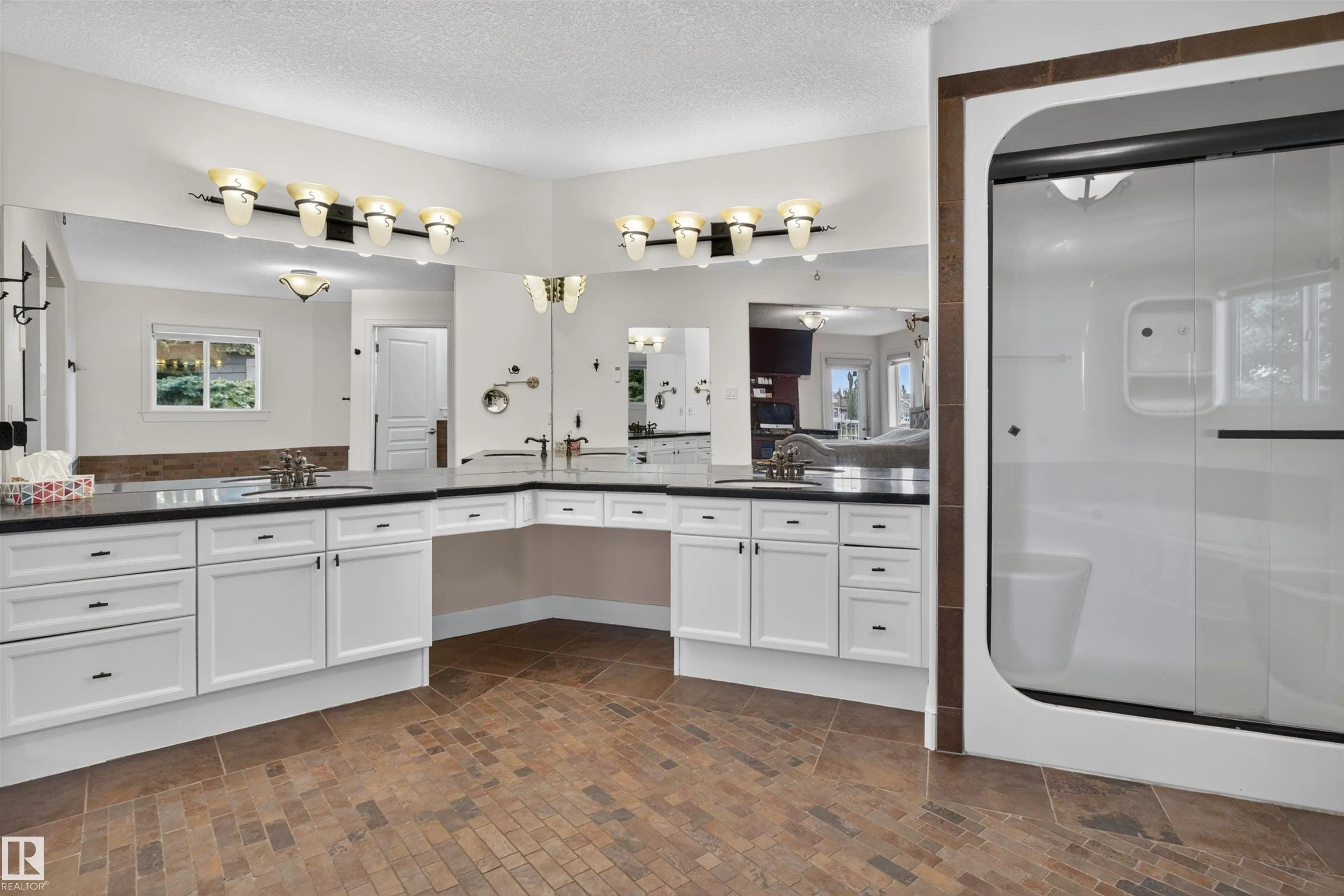 1251 SUMMERSIDE Drive