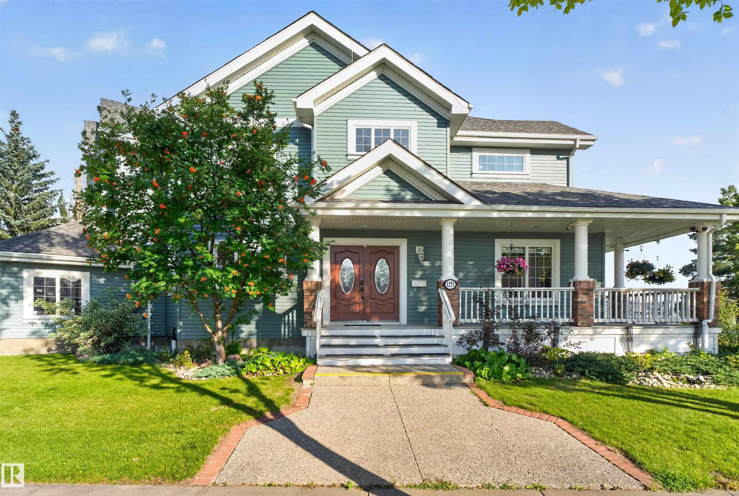 1251 SUMMERSIDE Drive