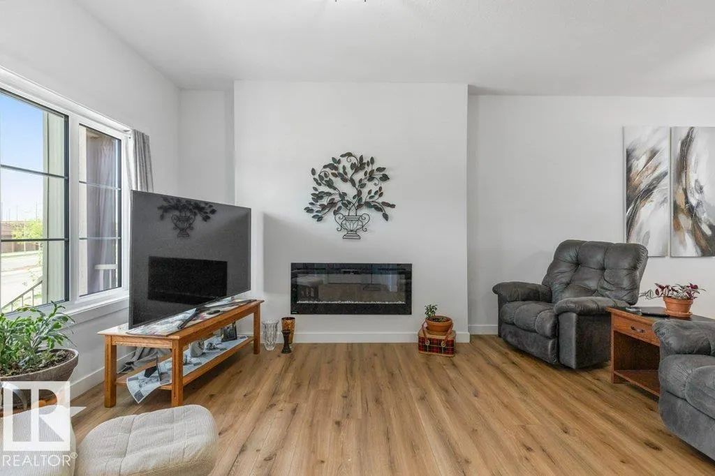 114 CASTILIAN Boulevard