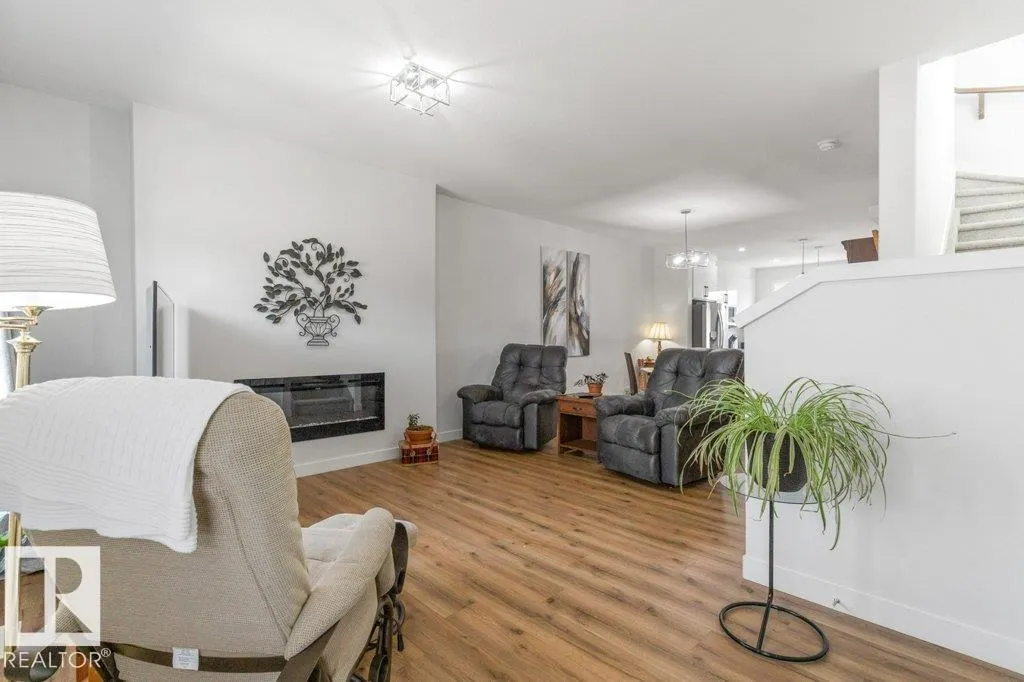 114 CASTILIAN Boulevard