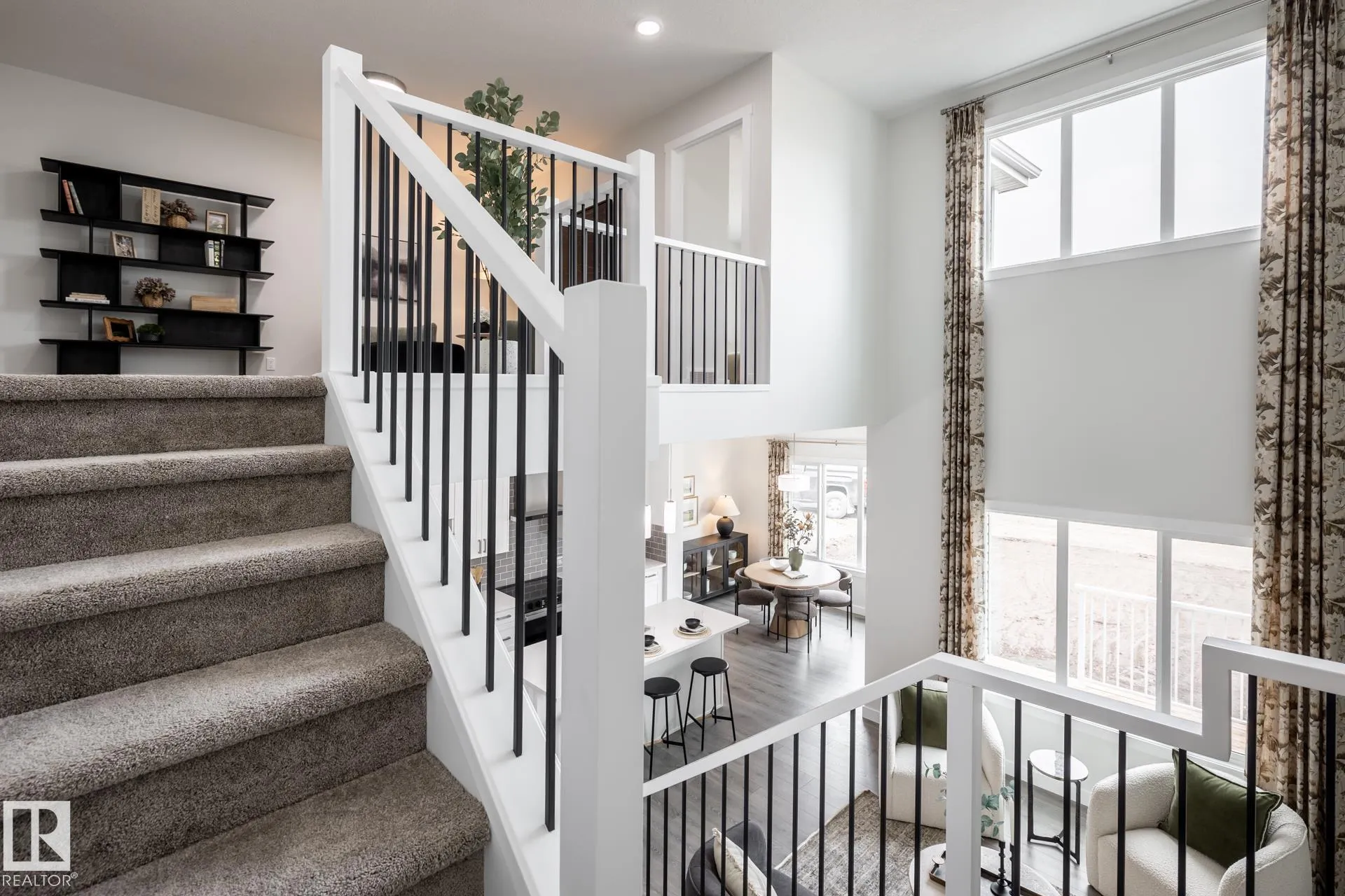 228 FALCON Crescent