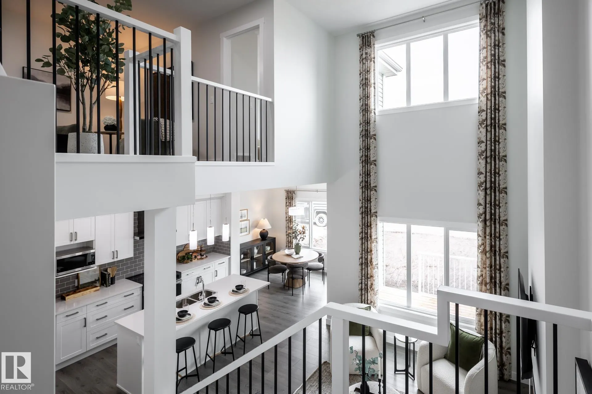 228 FALCON Crescent