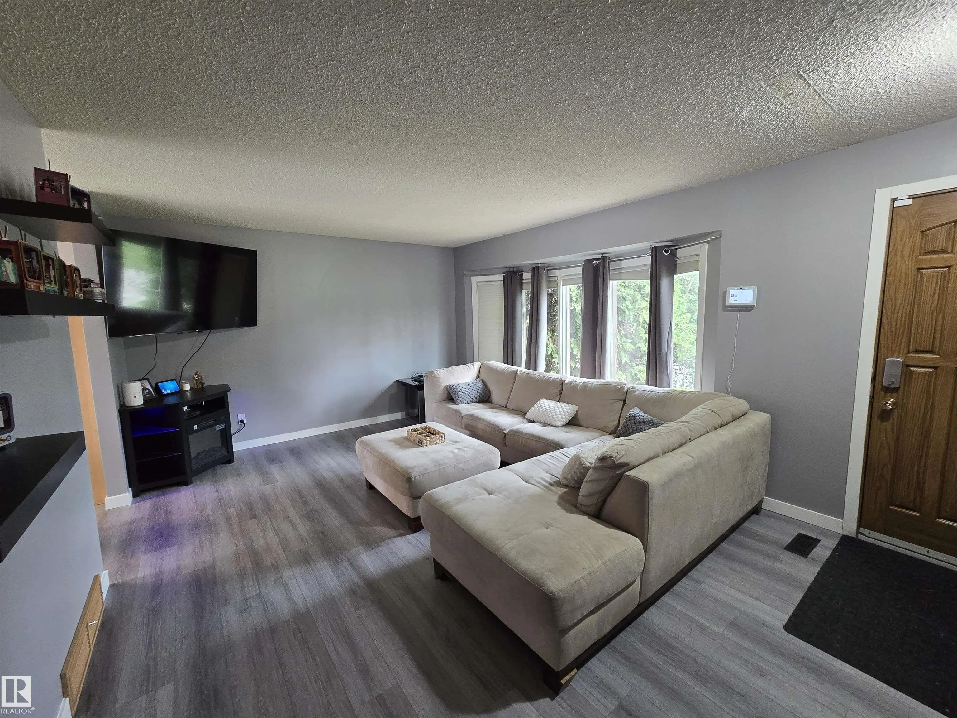 33 Athapaskan Drive