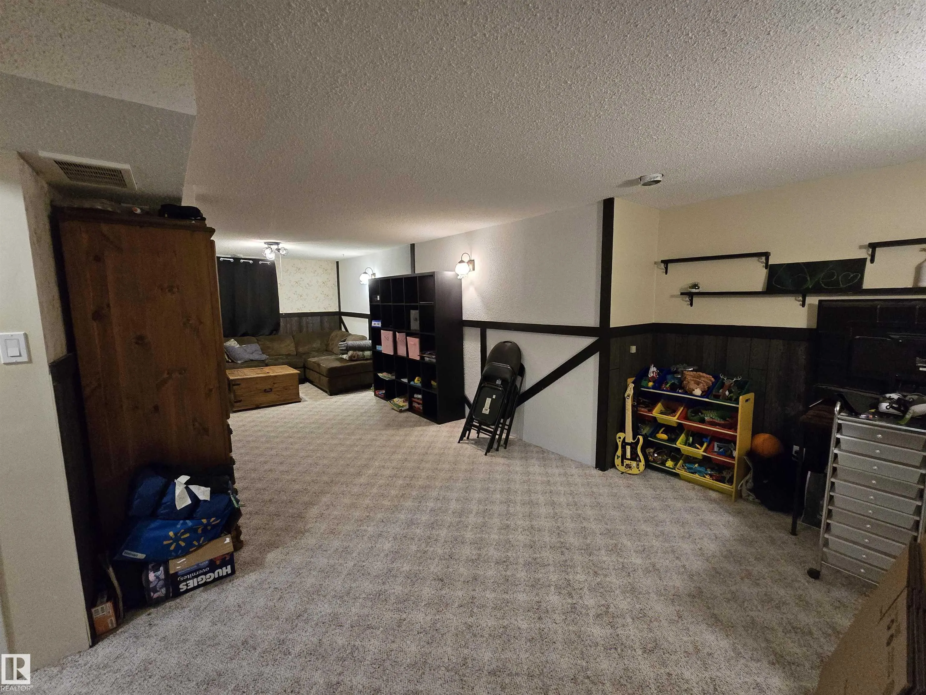 33 Athapaskan Drive