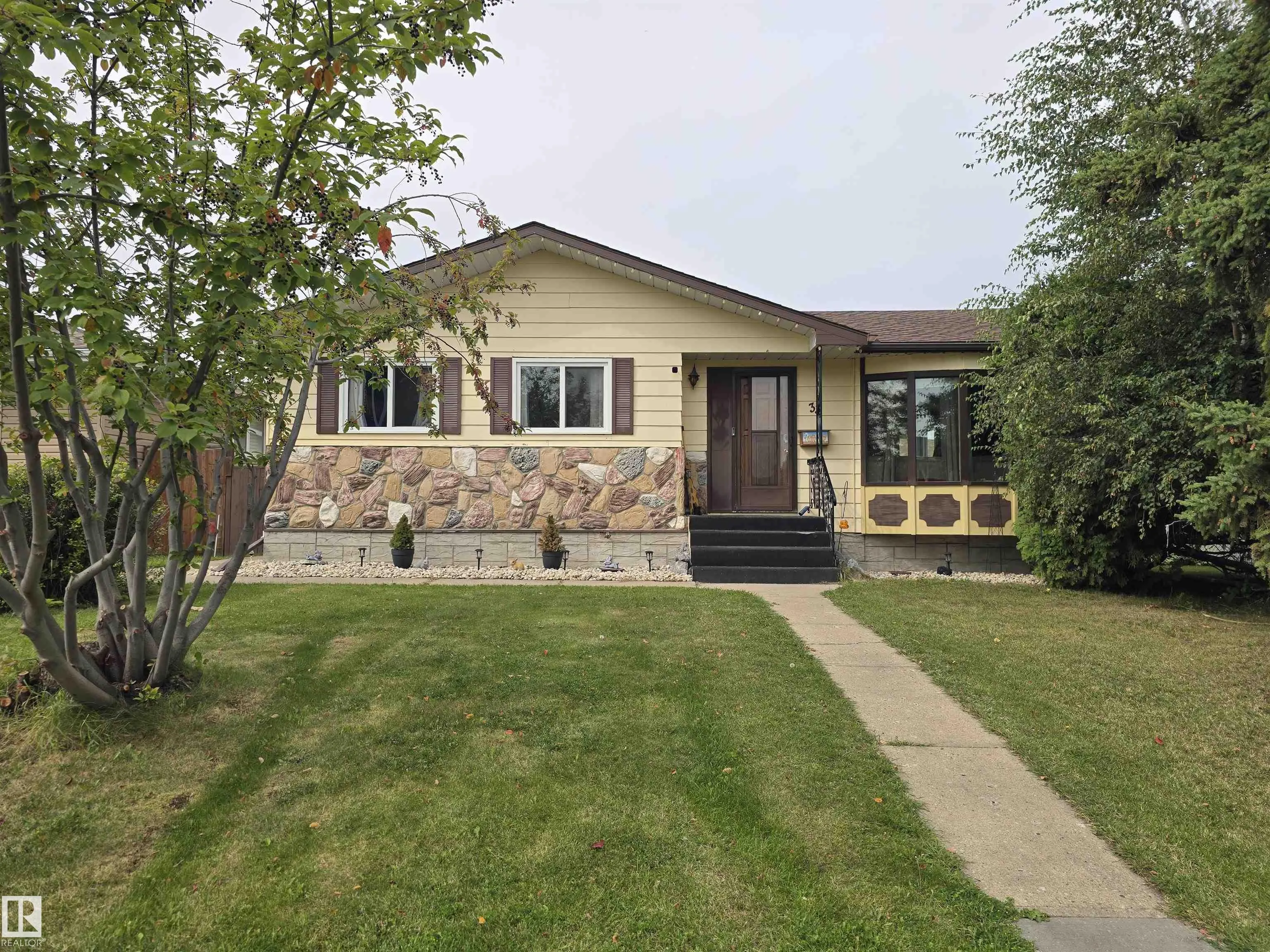 33 Athapaskan Drive