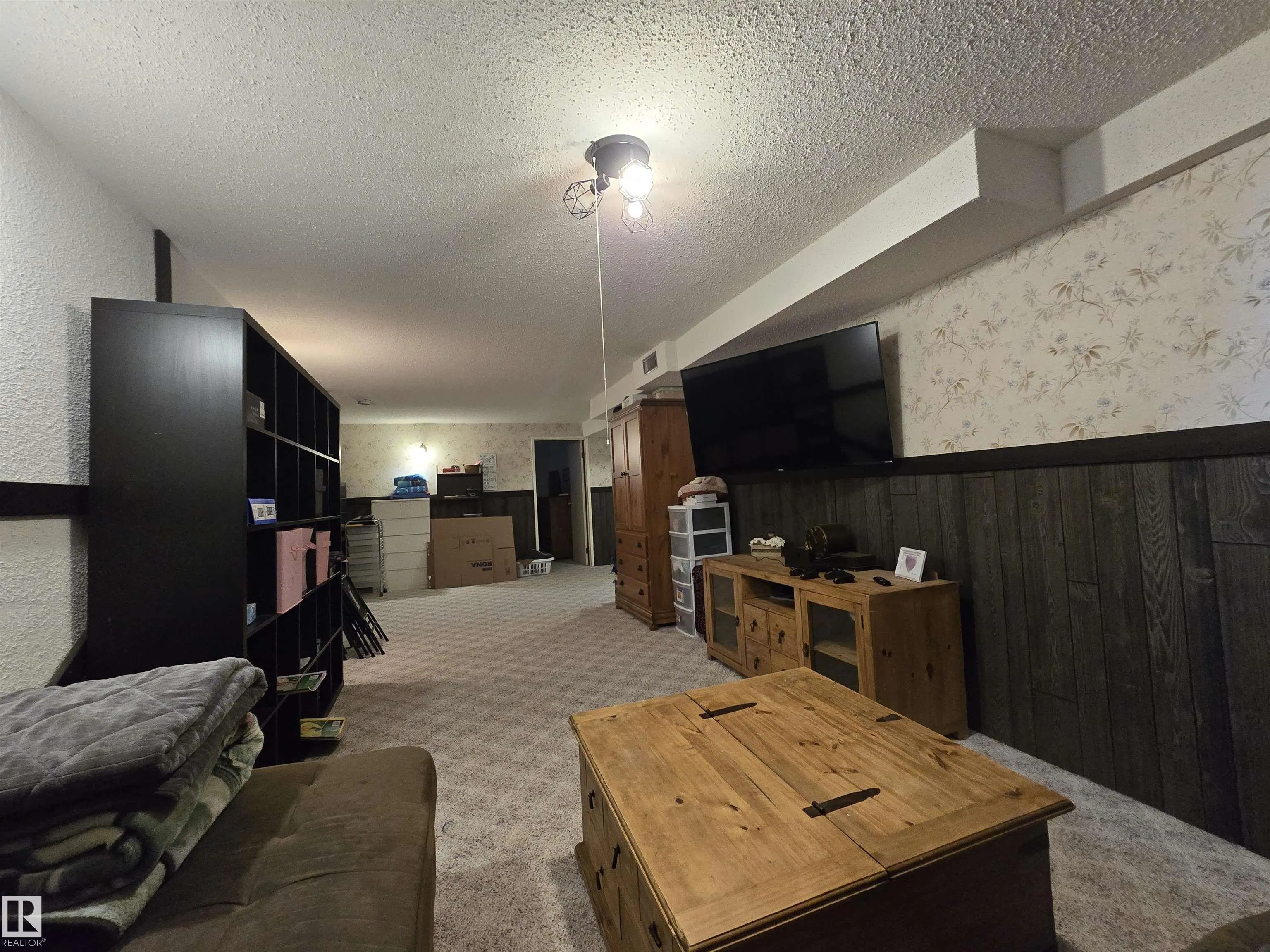 33 Athapaskan Drive