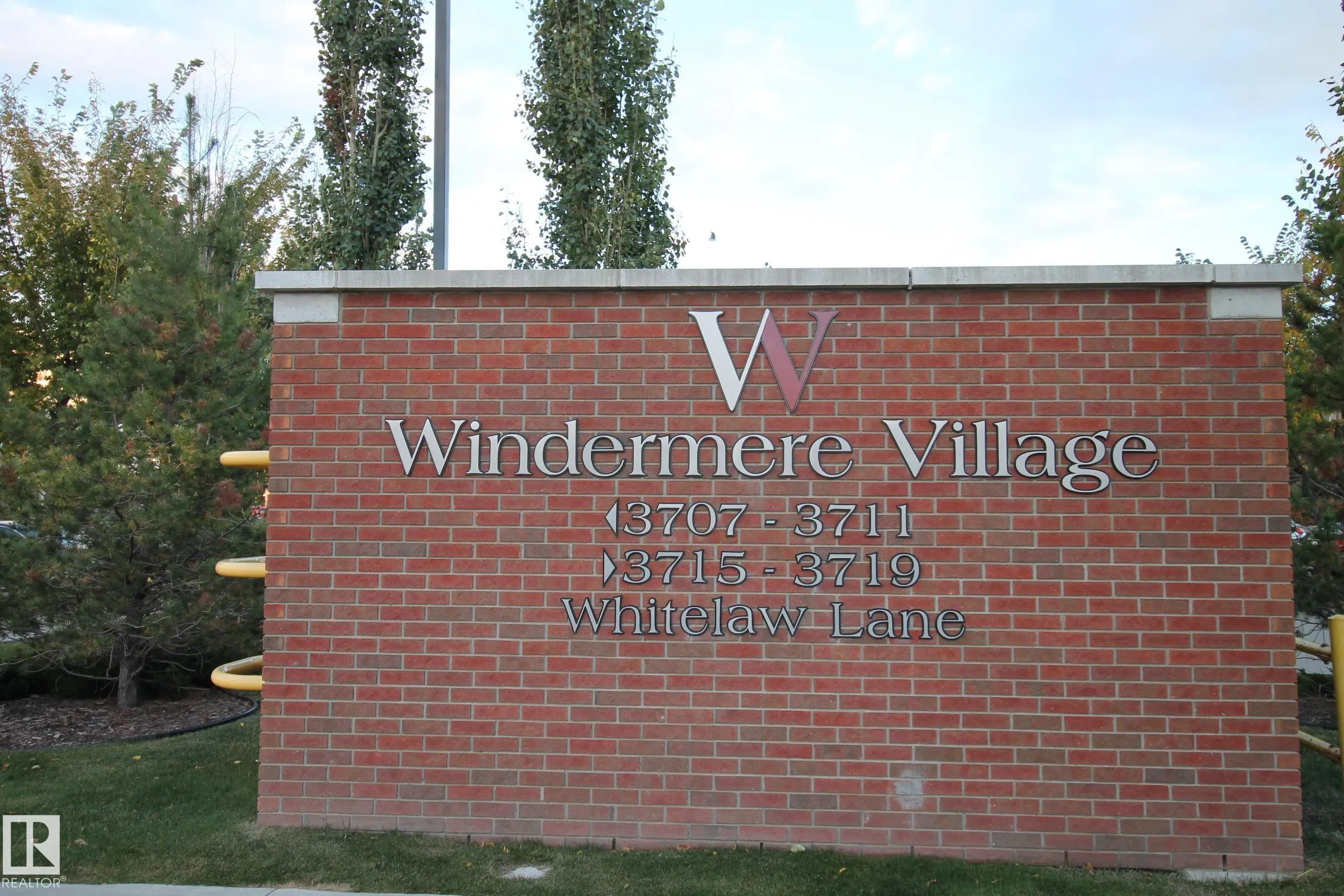 3719 Whitelaw Lane