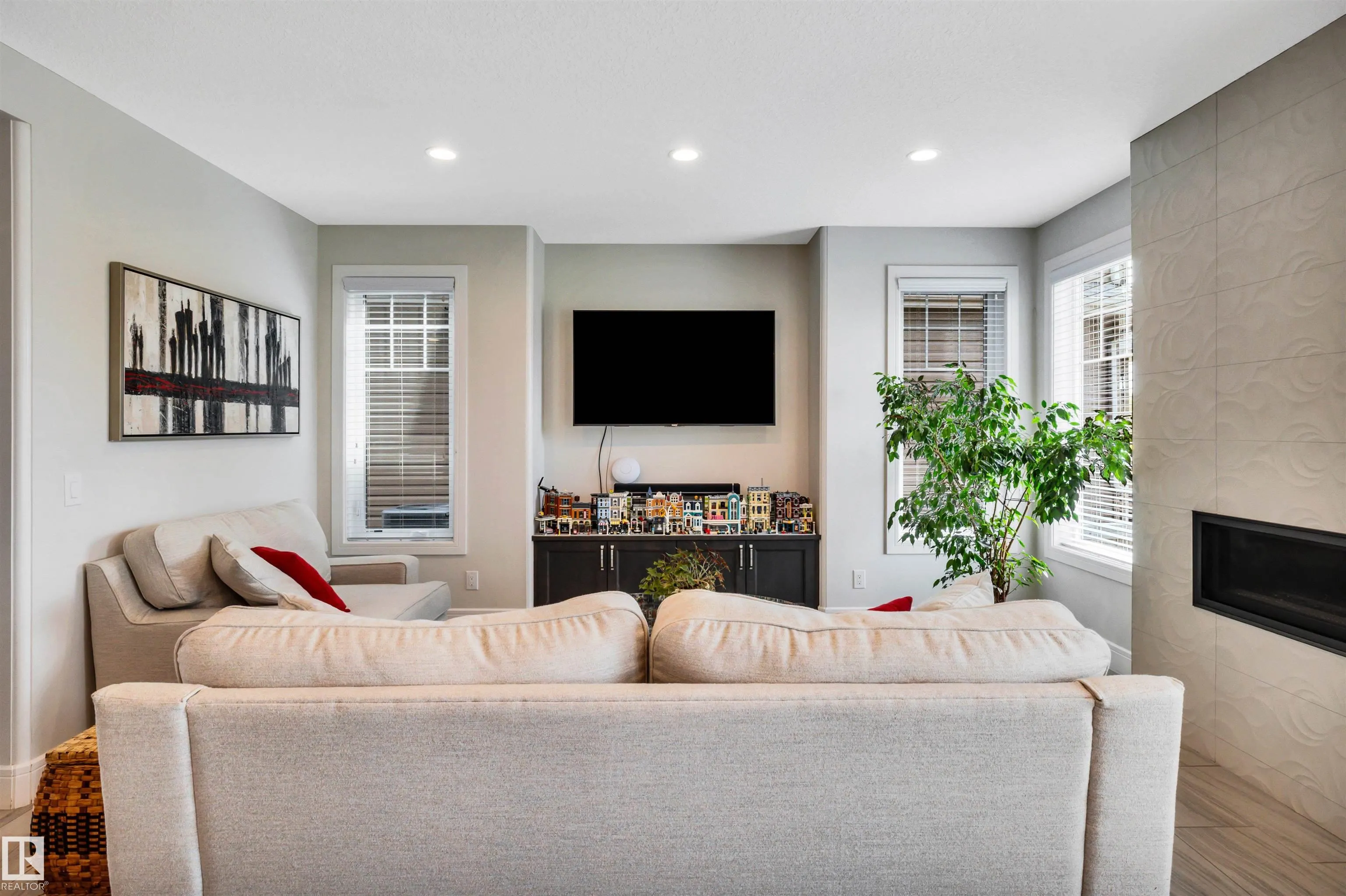 6 ELISE Place