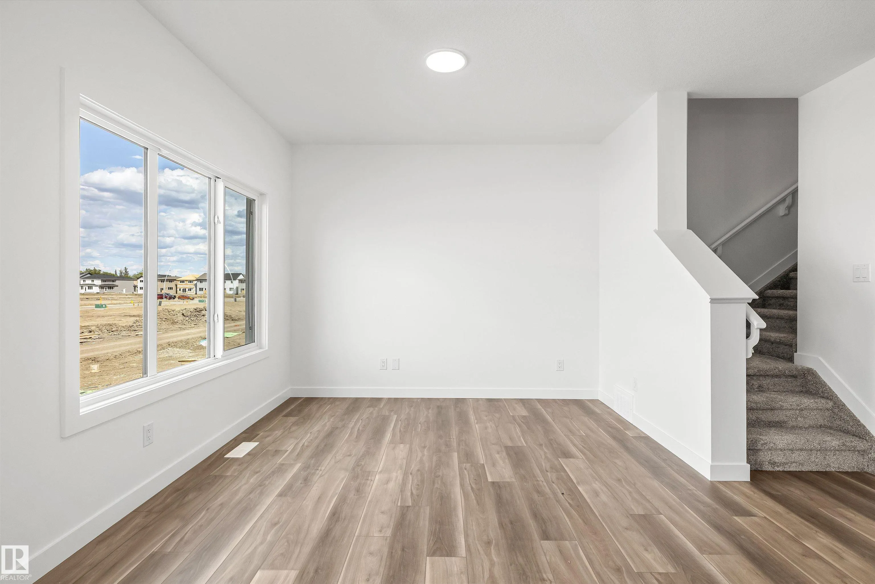 25 EMMETT Way