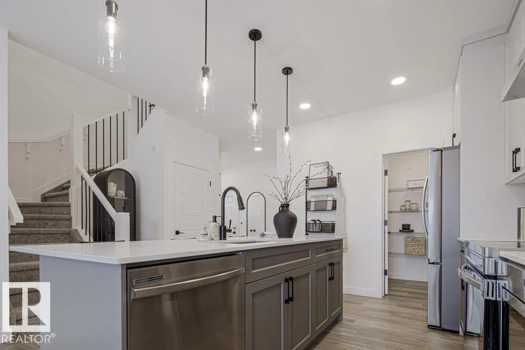 52 EMERSON Landing