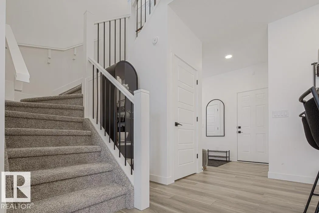 52 EMERSON Landing