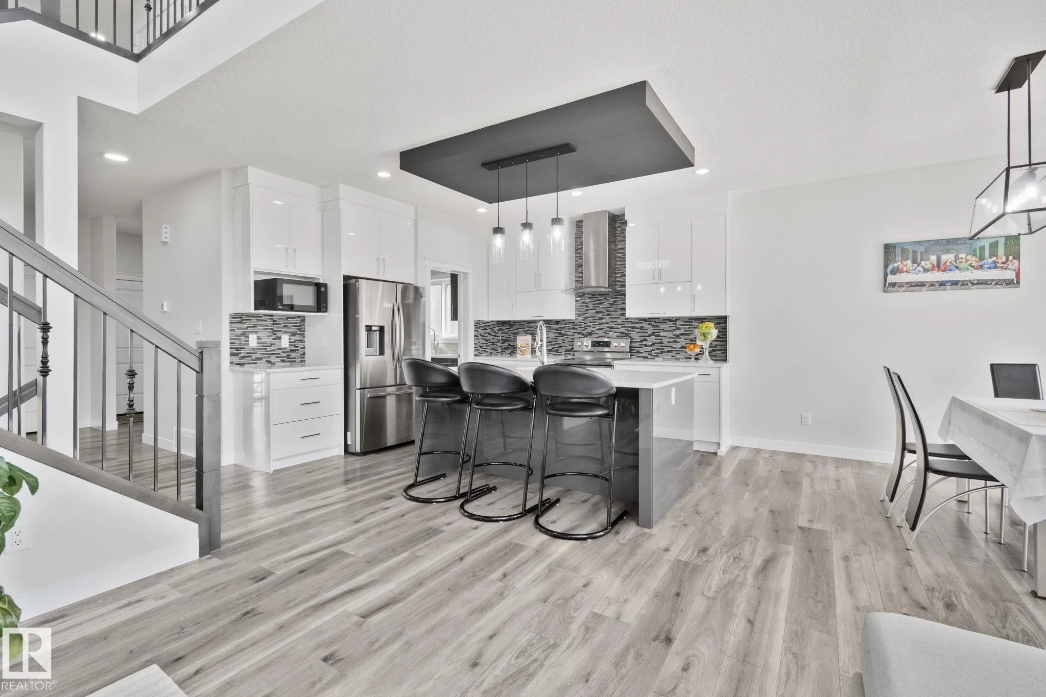 334 ASTON Close