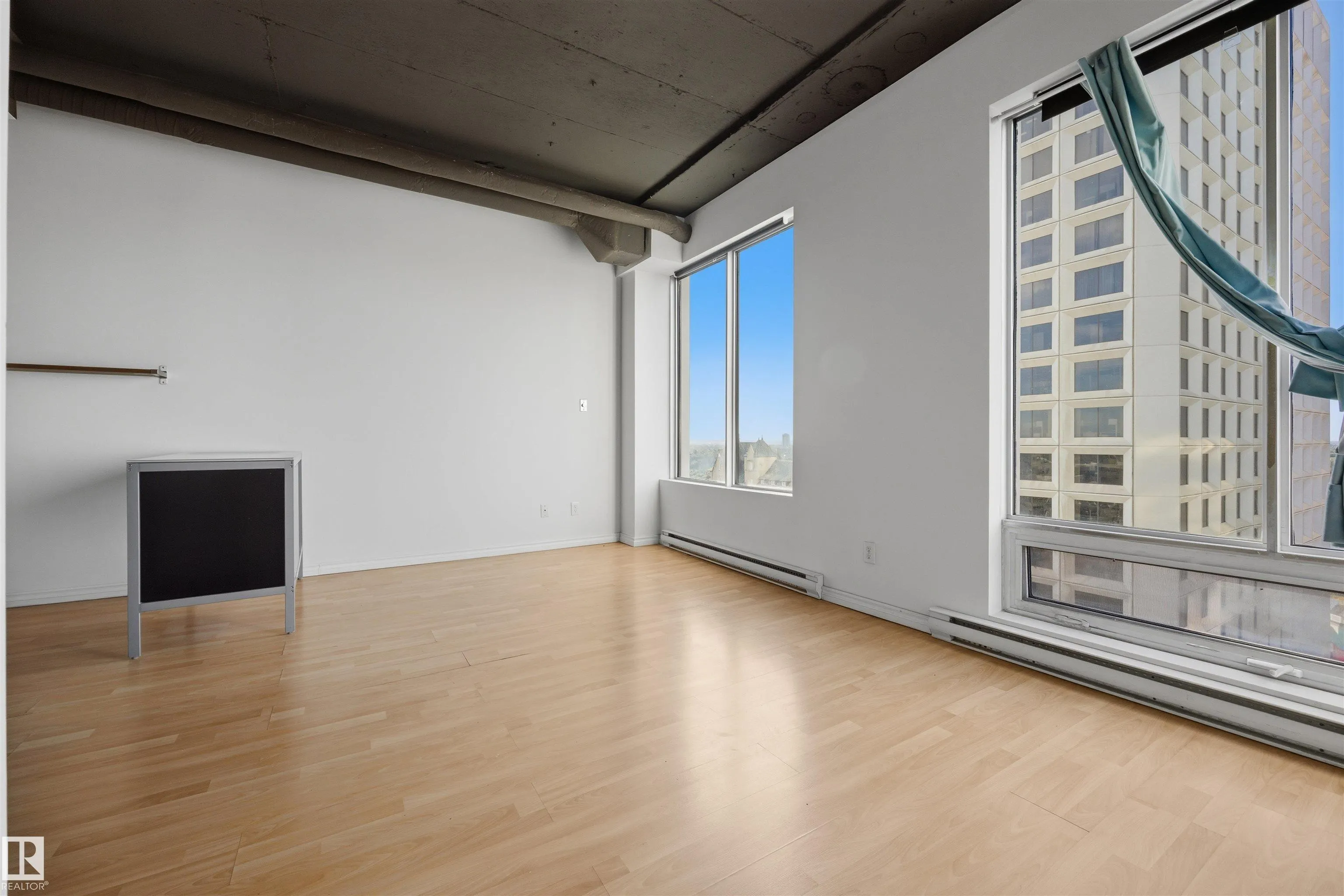 10024 JASPER Avenue